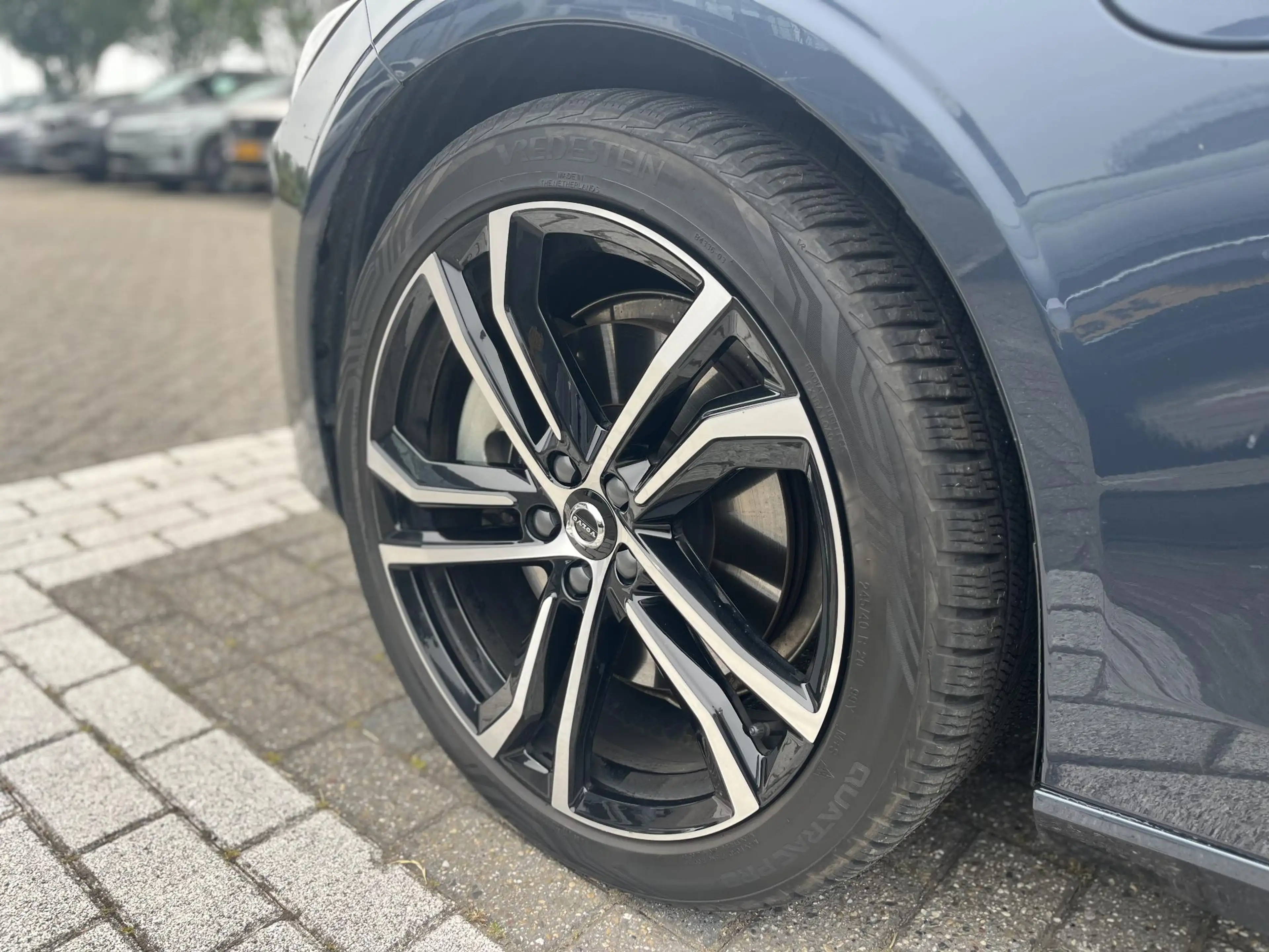 Volvo V90 T8 Plug-in hybrid AWD Ultra Dark | Luchtvering | B — photo 2