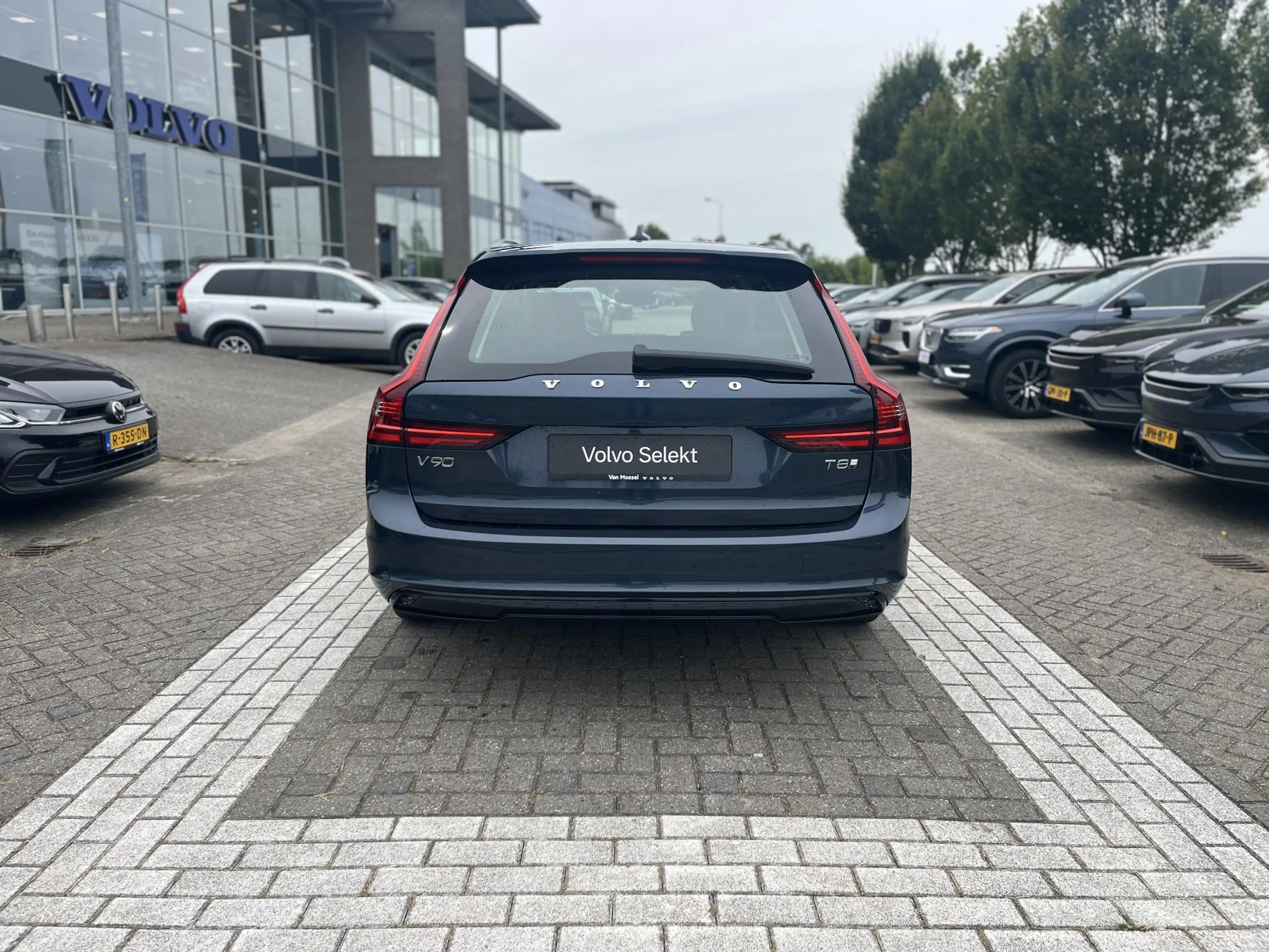 Volvo V90 T8 Plug-in hybrid AWD Ultra Dark | Luchtvering | B — photo 12
