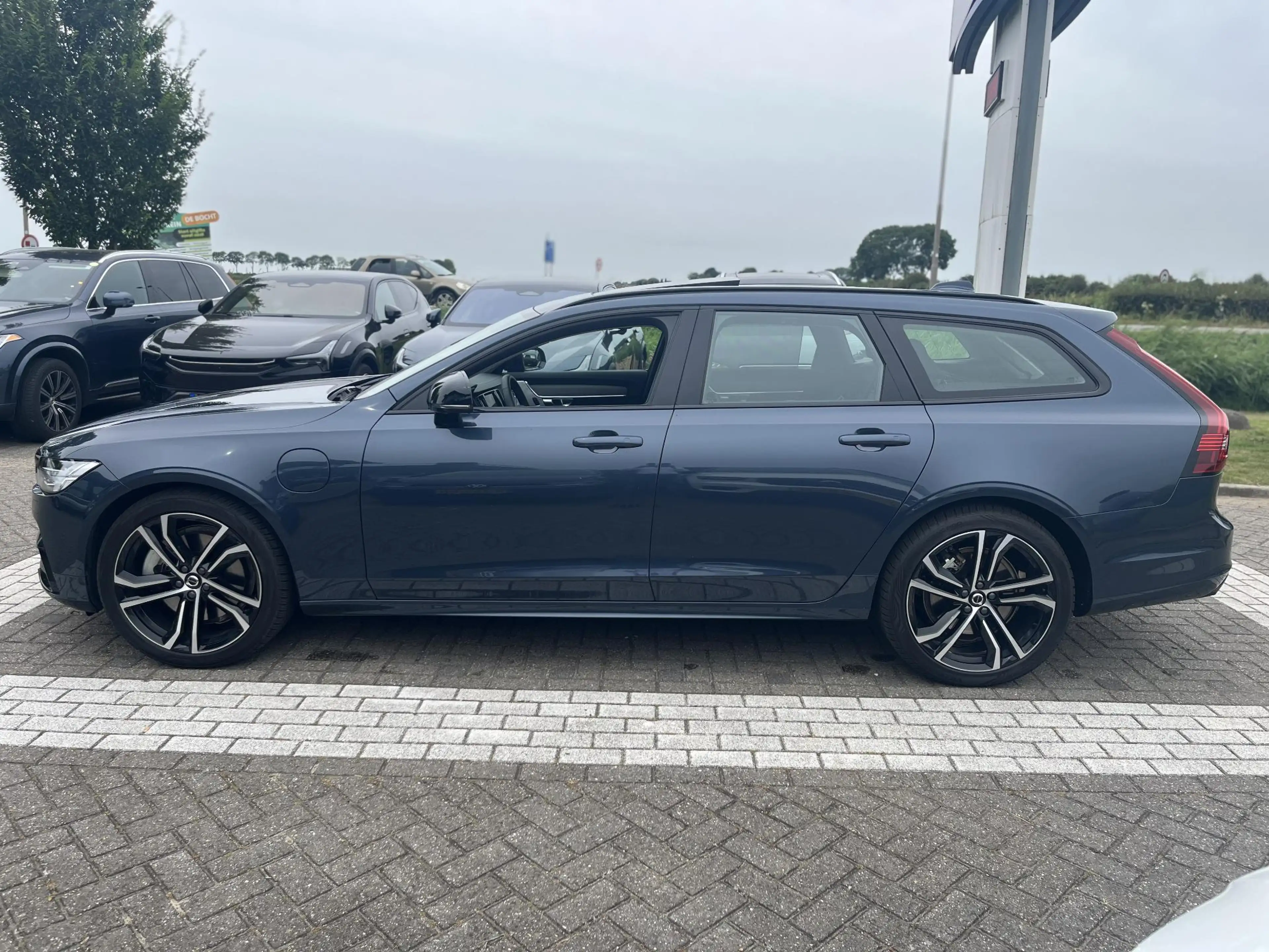 Volvo V90 T8 Plug-in hybrid AWD Ultra Dark | Luchtvering | B — photo 3