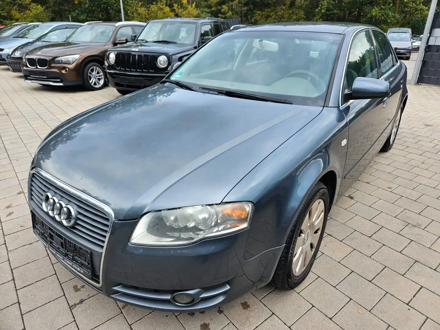 Audi A4 Lim. 2.0 Grau - 2