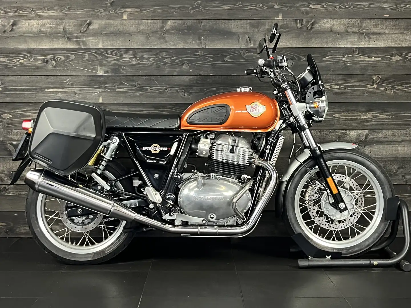 Royal Enfield Interceptor 650 Oranje - 2