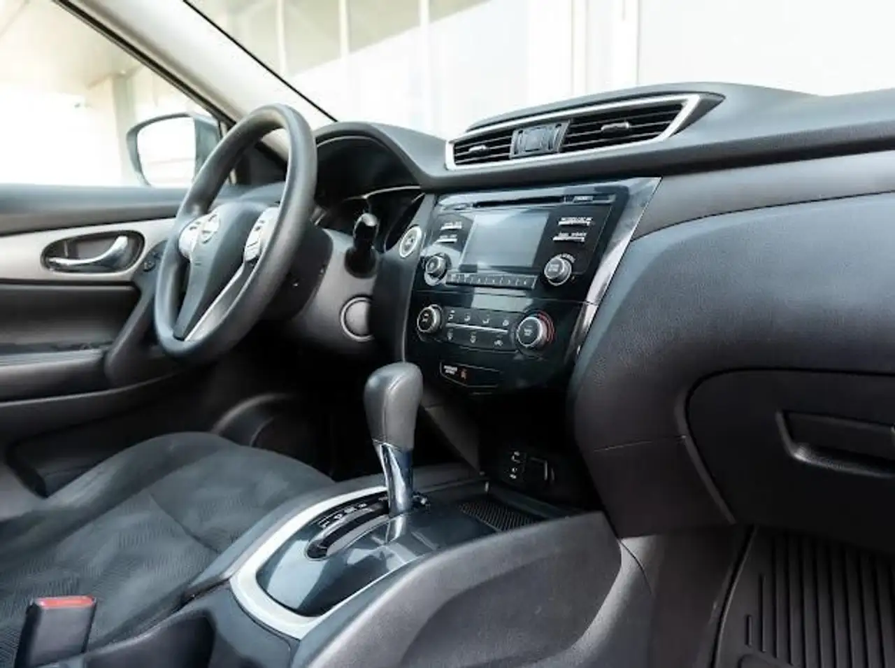 Nissan Rogue снимка Nissan Rogue
