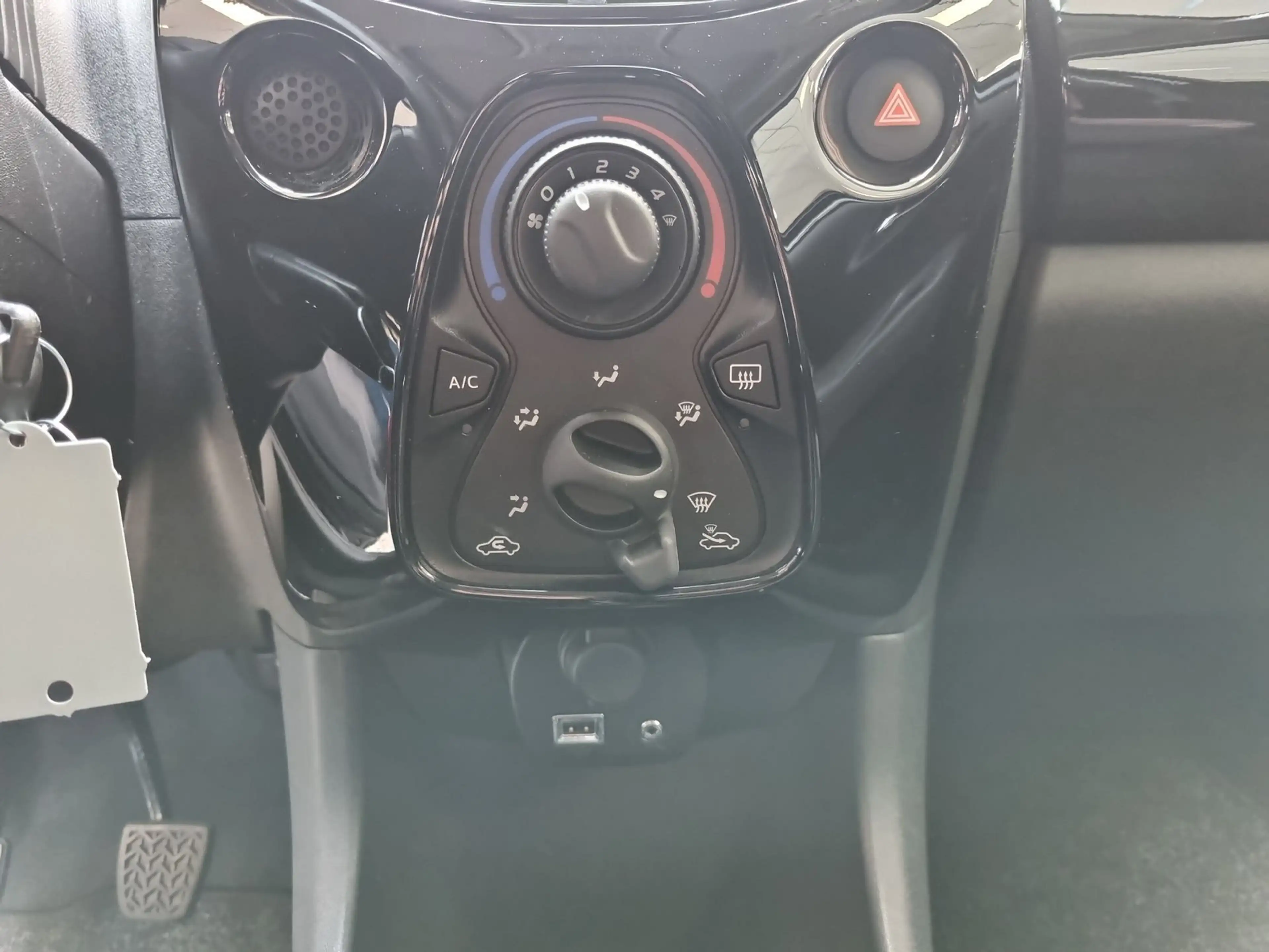 Citroen C1 1.0 VTi Airspace Shine e.Faltdach Carplay GSR — photo 10