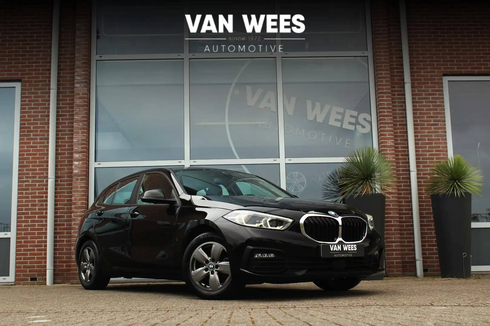BMW 116 1-serie 116d F40 Executive Edition | 1e eigenaar | Zwart - 1
