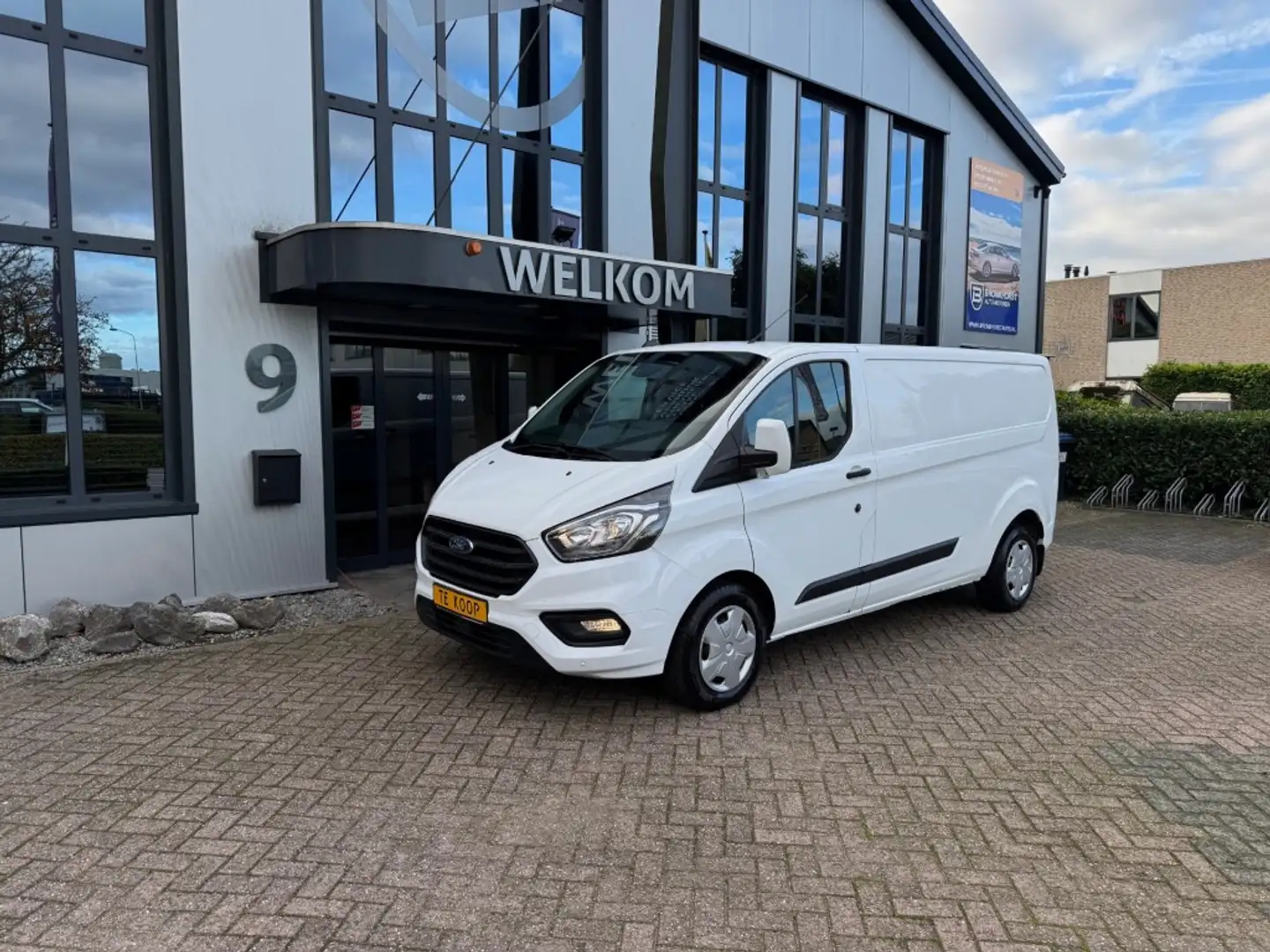 Ford Transit Custom 2.0 TDCi 130PK L2H1 Automaat Airco, Navi, 3-pers, Blanc - 1