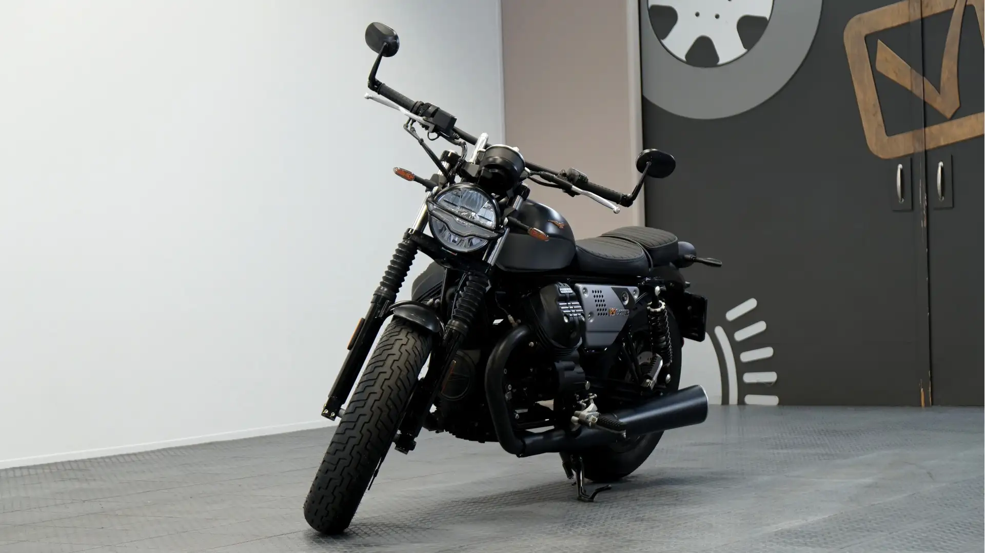 Moto Guzzi V 9 Bobber 986km!! NIEUWSTAAT! Noir - 2