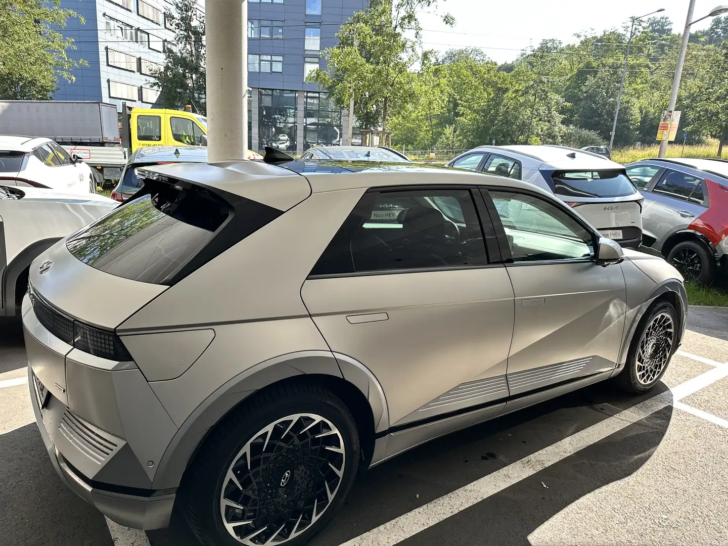 Hyundai IONIQ 5 Uniq Elektro 4WD Silber - 2