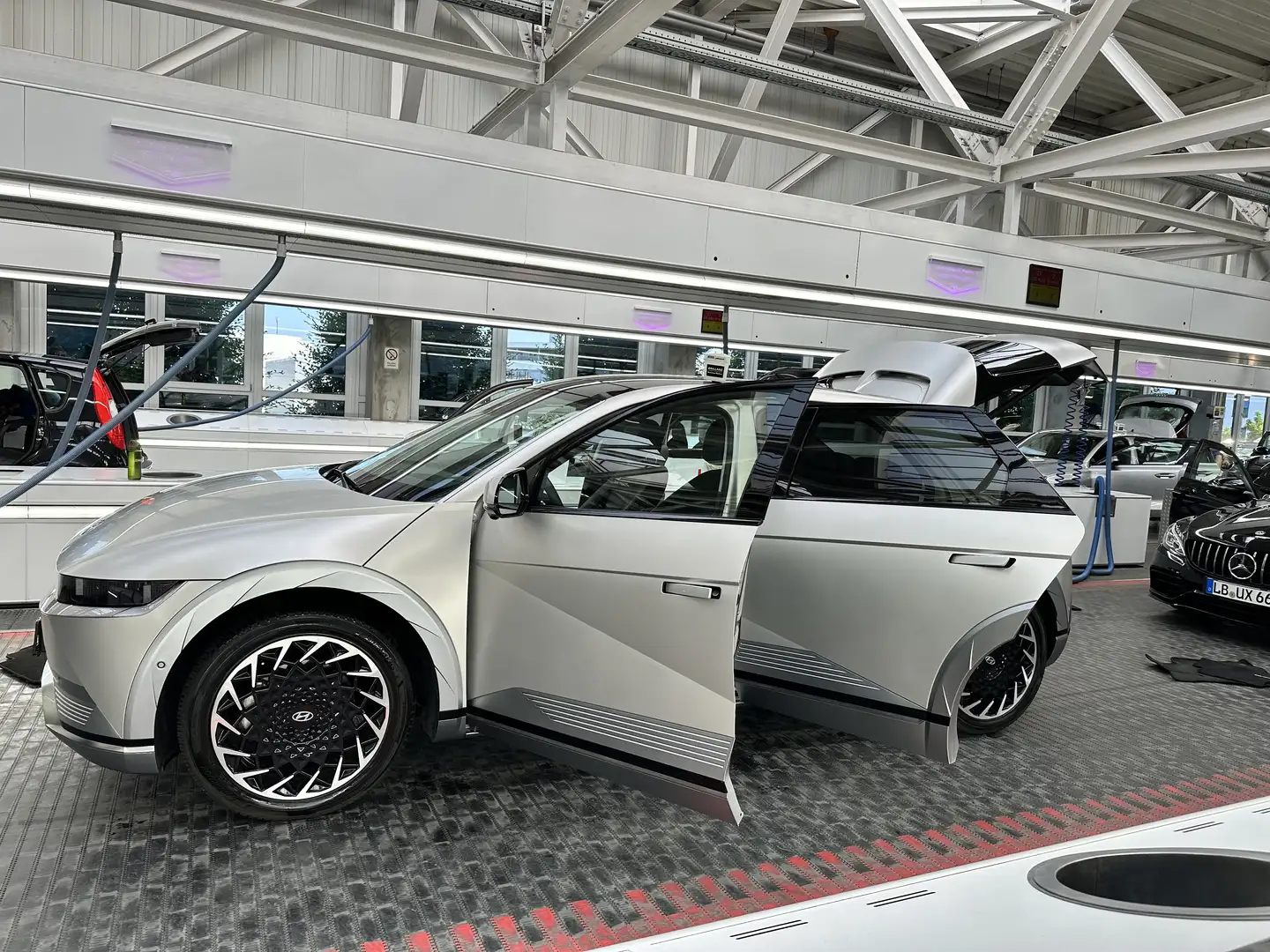 Hyundai IONIQ 5 Uniq Elektro 4WD Silber - 1