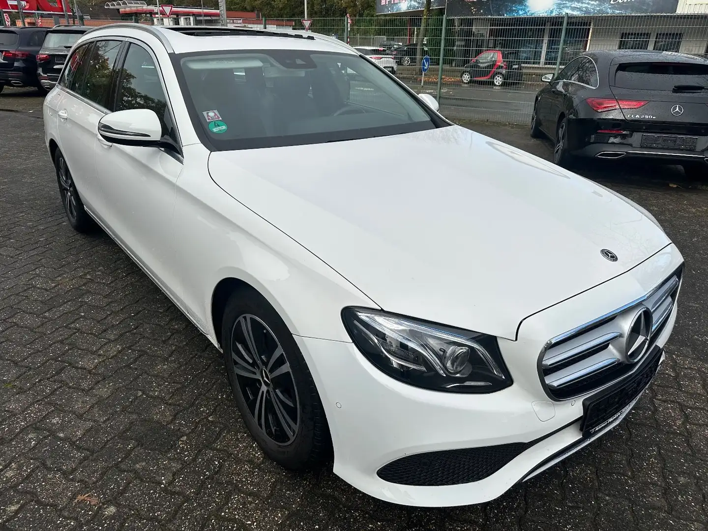 Mercedes-Benz E 220 d T AVANTGARDE 9G LED Kamera Schiebedach Weiß - 2