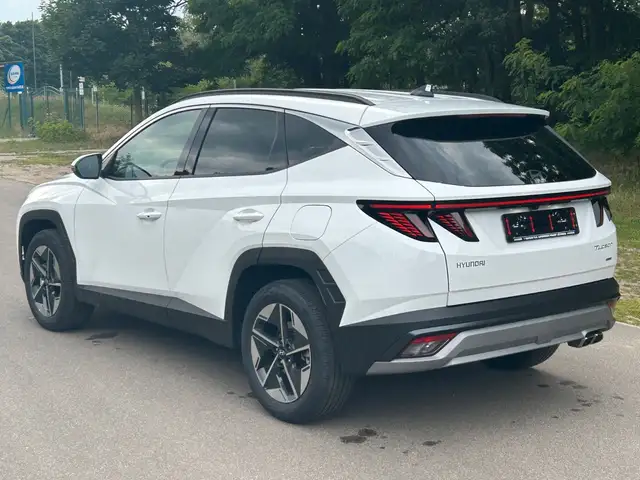 Hyundai Tucson view 4