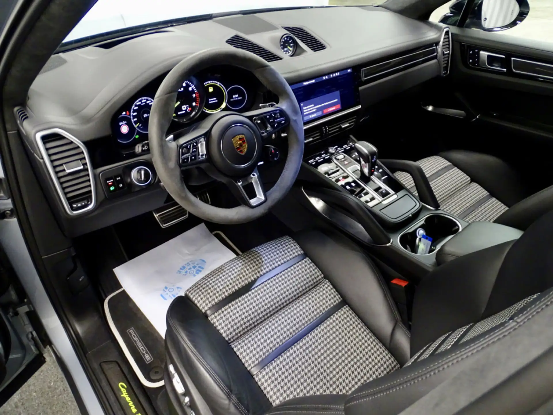 Porsche Cayenne S E-Hybrid 2020 화이트 사진 5