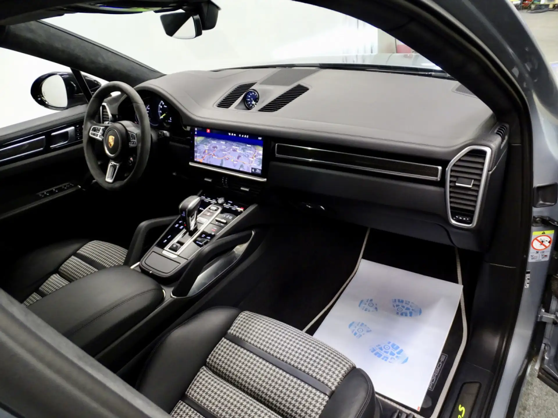 Porsche Cayenne S E-Hybrid 2020 화이트 사진 8