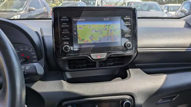 Toyota Yaris view 10
