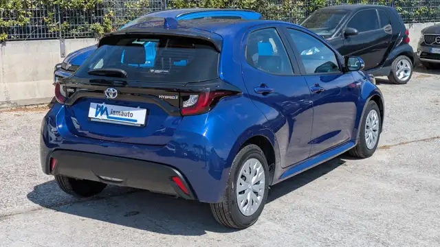 Toyota Yaris view 3