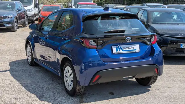 Toyota Yaris view 4