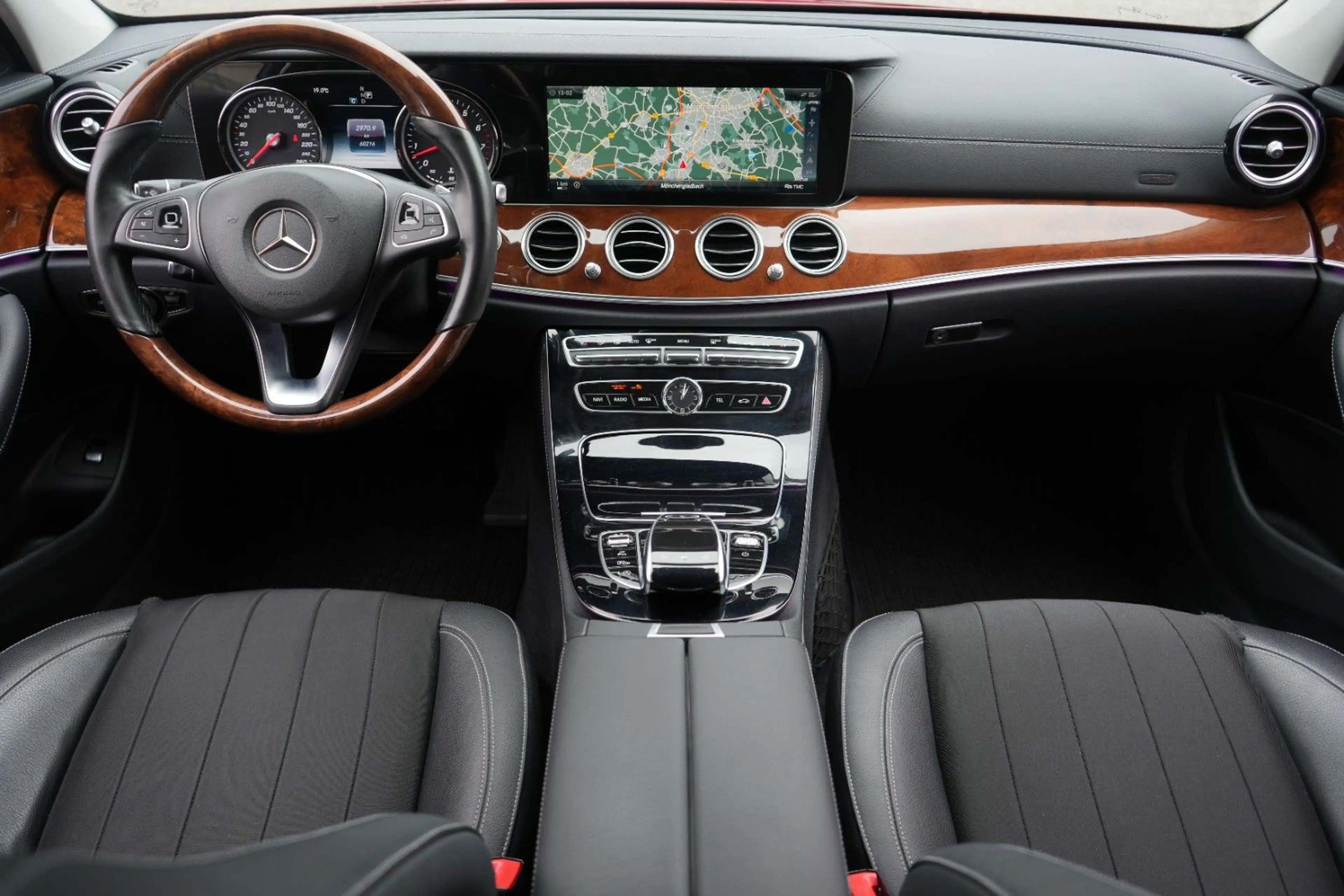 Mercedes-Benz E 400 4Matic Limousine *HEADUP|360°|KEYLESSGO* — photo 9