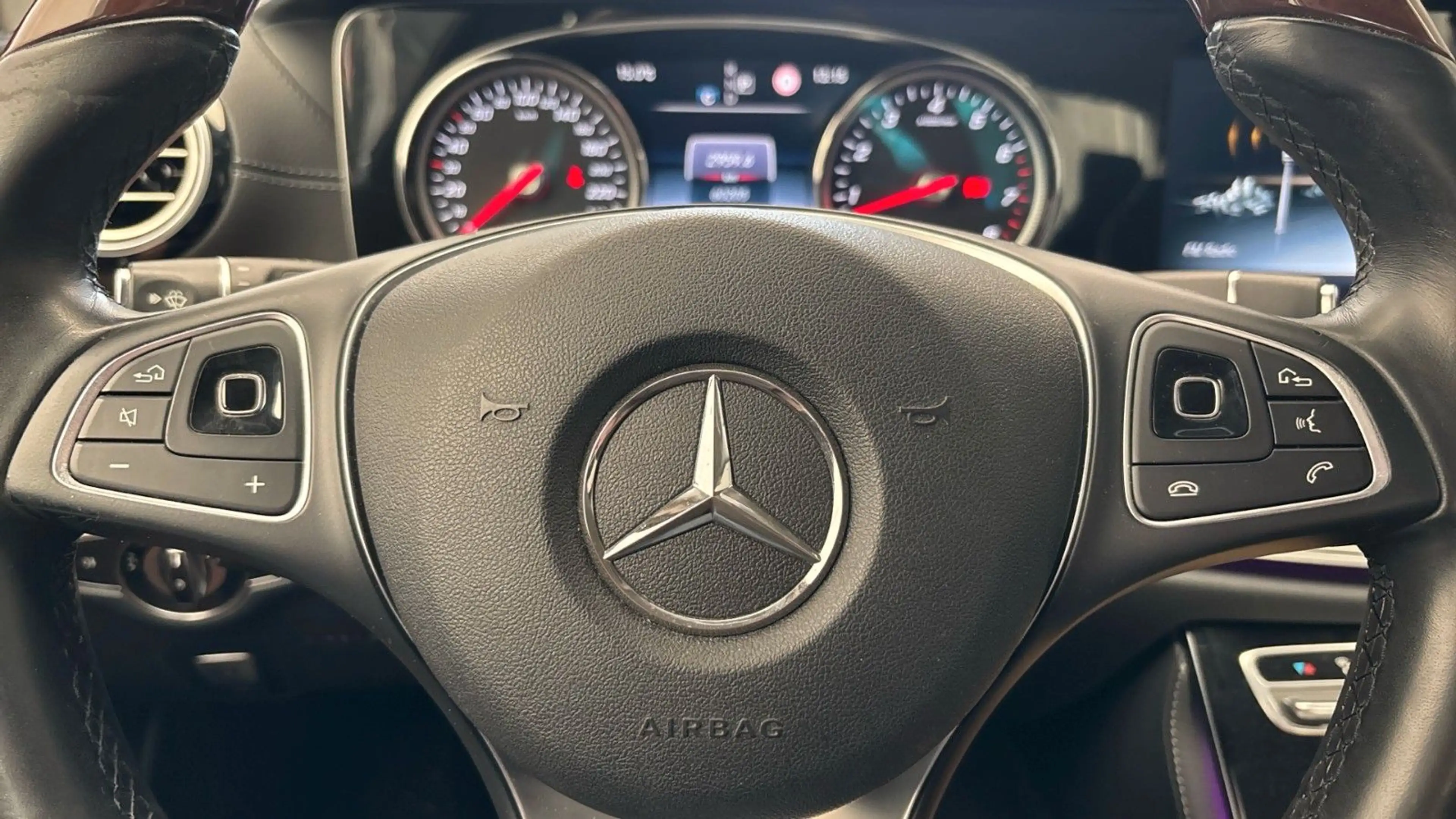 Mercedes-Benz E 400 4Matic Limousine *HEADUP|360°|KEYLESSGO* — photo 9