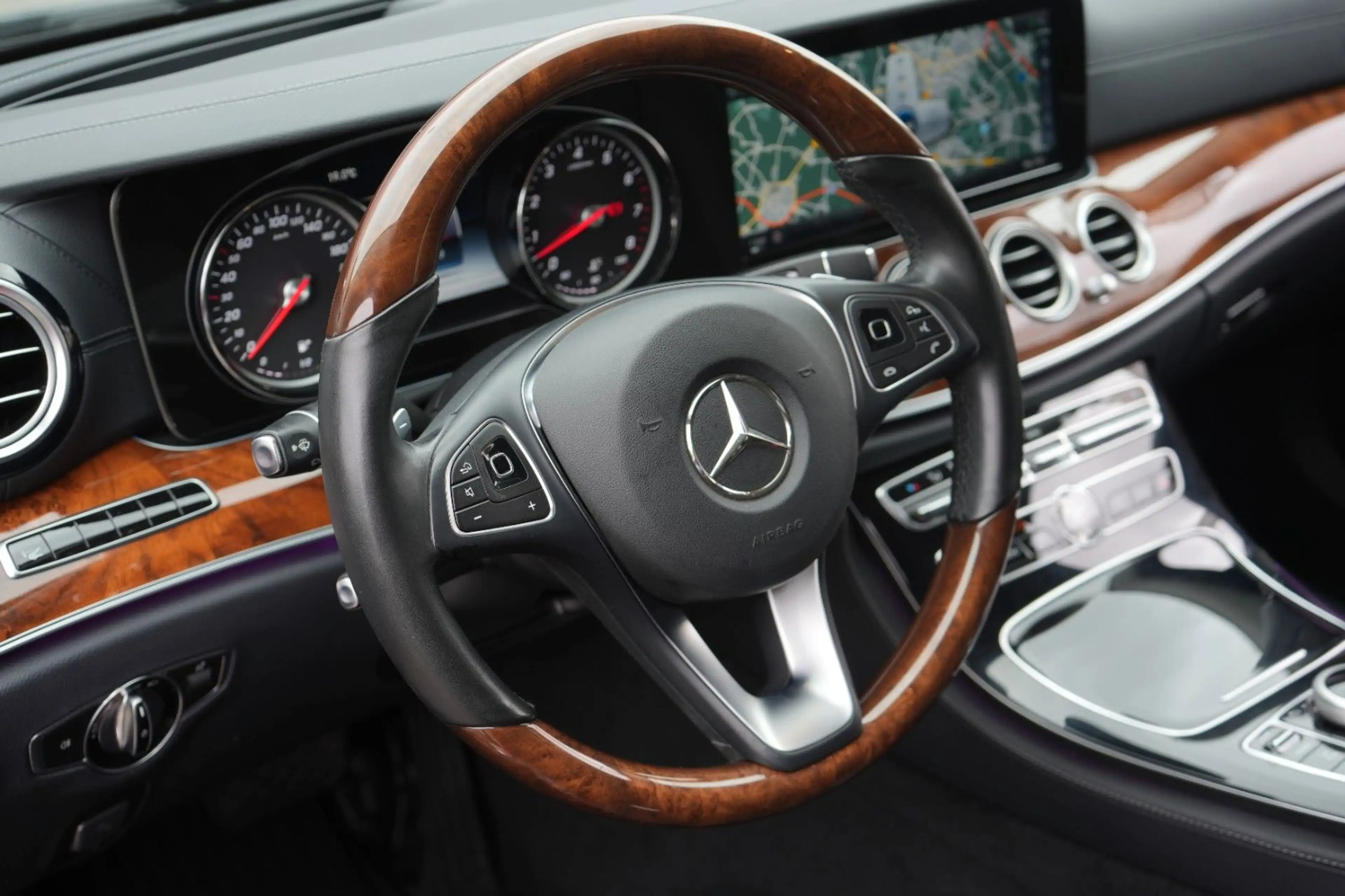 Mercedes-Benz E 400 4Matic Limousine *HEADUP|360°|KEYLESSGO* — photo 12