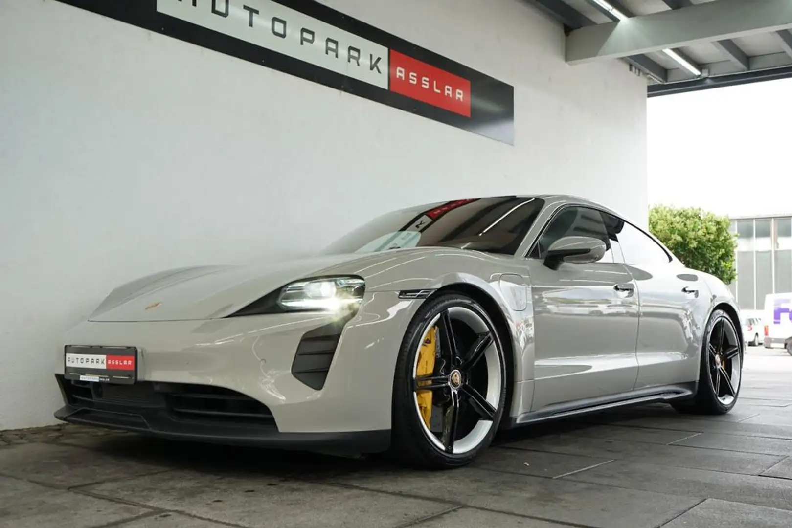 Porsche Taycan GTS Gris - 1