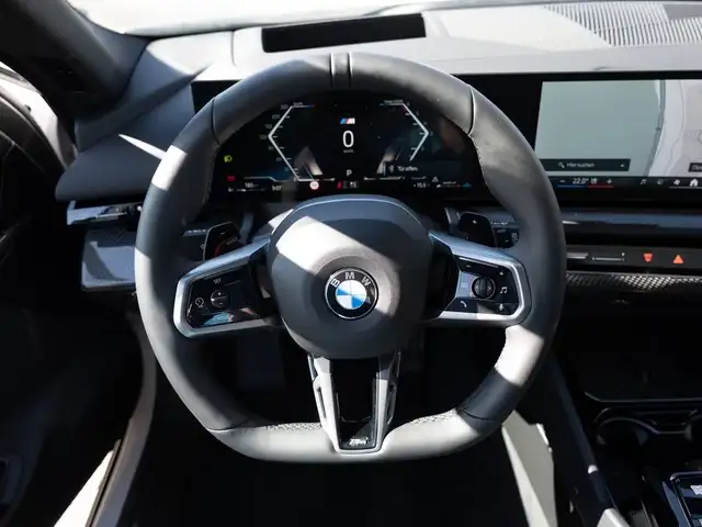 BMW 5 Series view 10