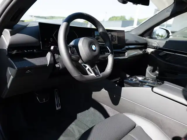 BMW 5 Series view 7