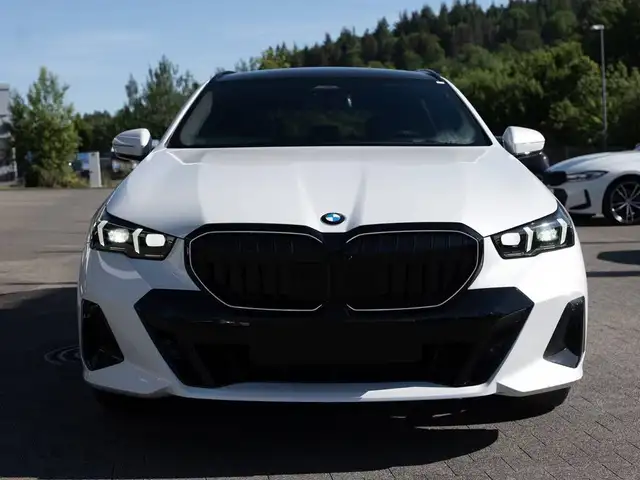 BMW 5 Series view 5