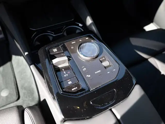 BMW 5 Series view 6