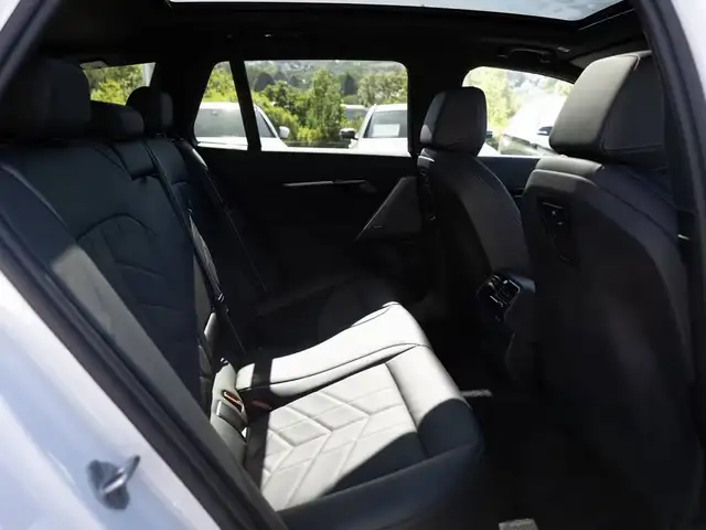 BMW 5 Series view 12