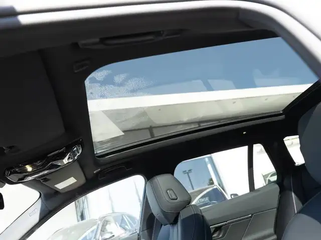 BMW 5 Series view 9