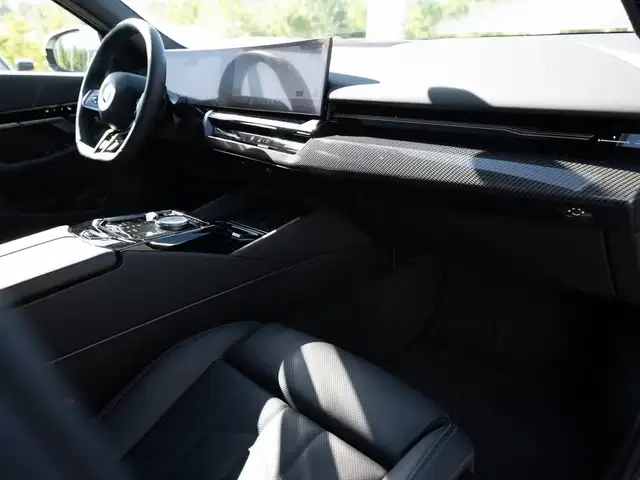 BMW 5 Series view 11