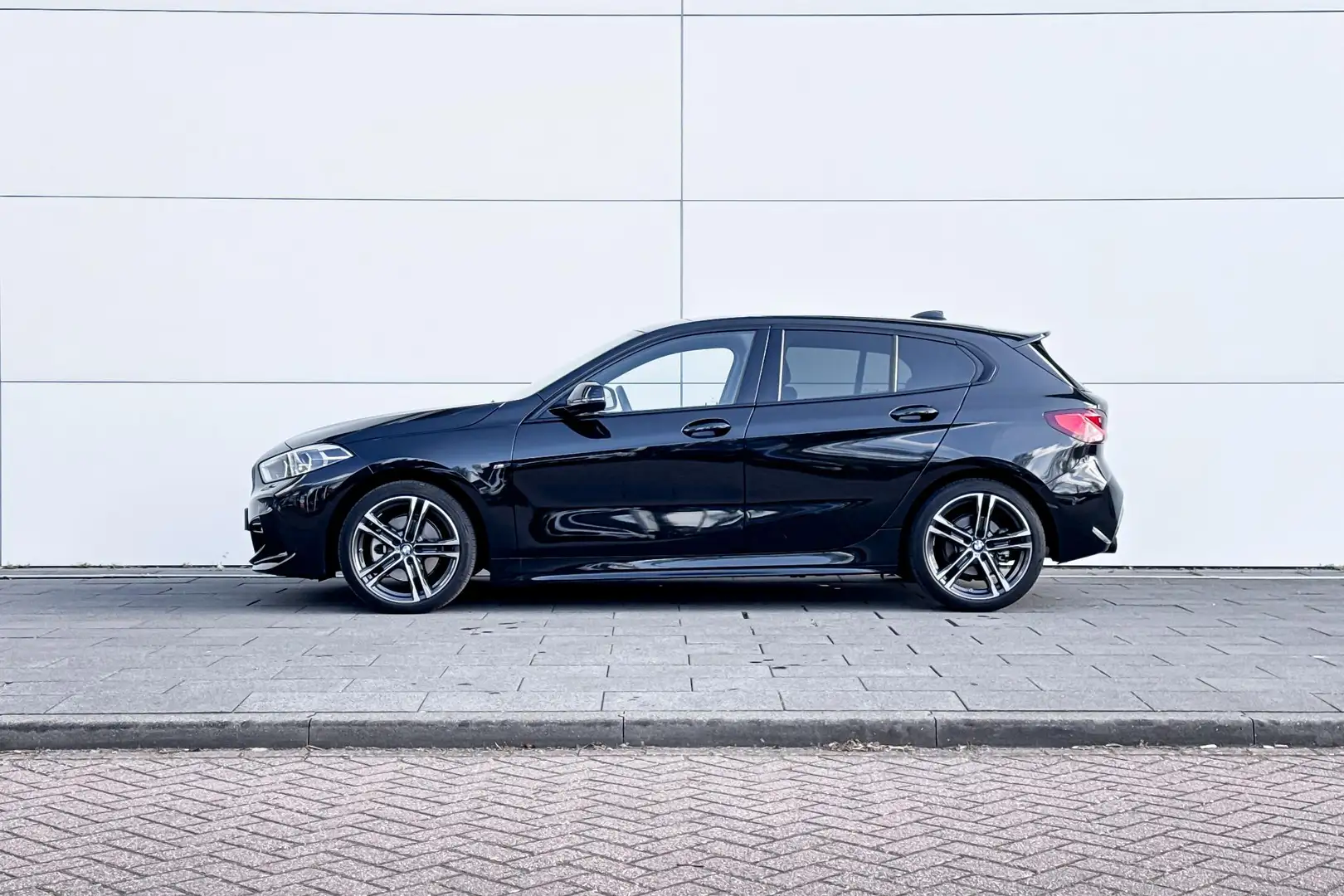 BMW 118 1 Serie 118i M-Sport BMW 1 Serie 118i Zwart - 2