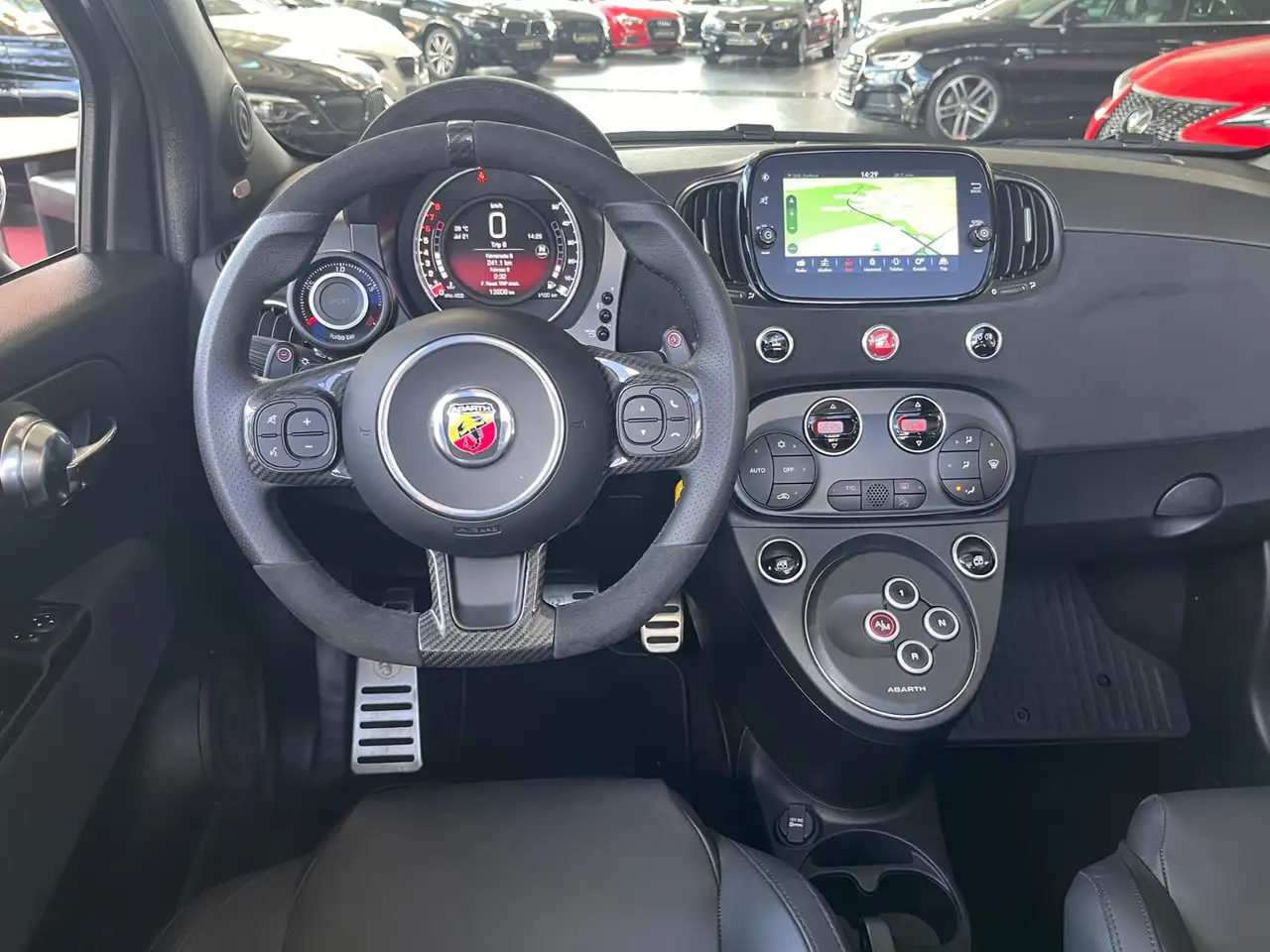 Abarth 695C 2023 — фото 12