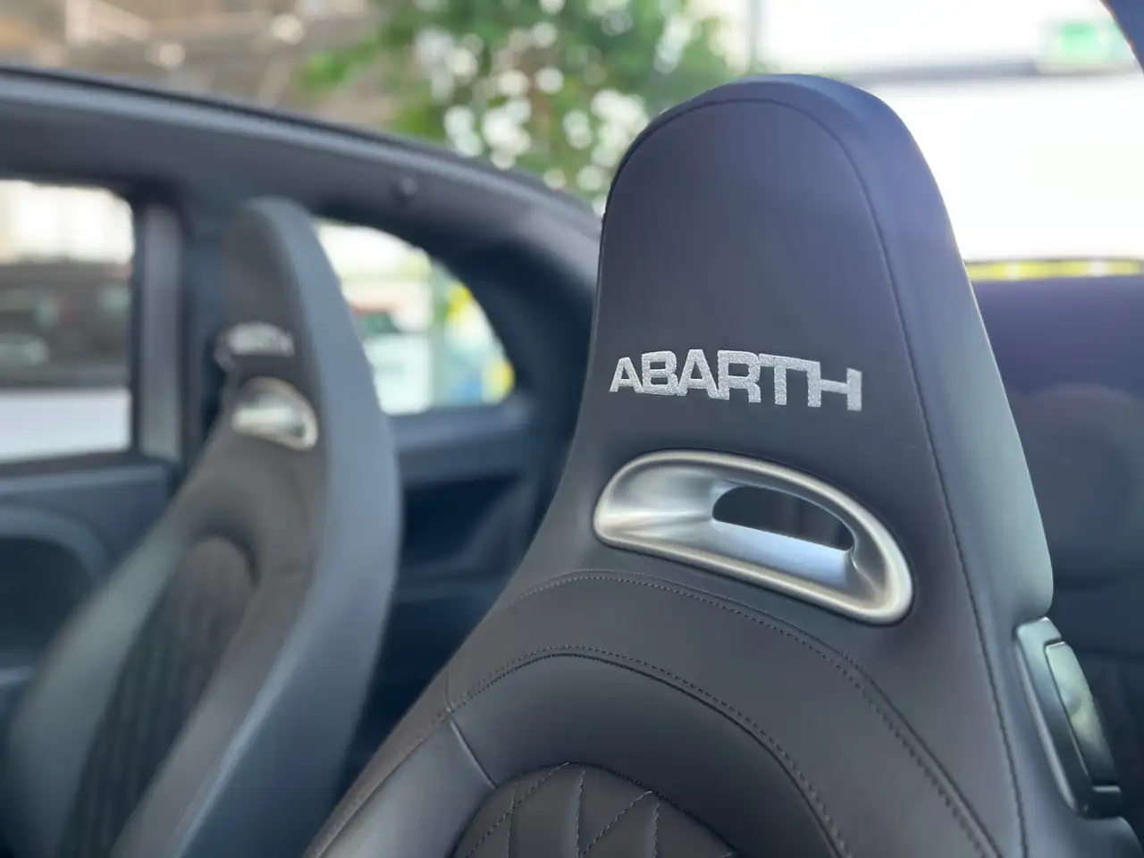 Abarth 695C 2023 — фото 11