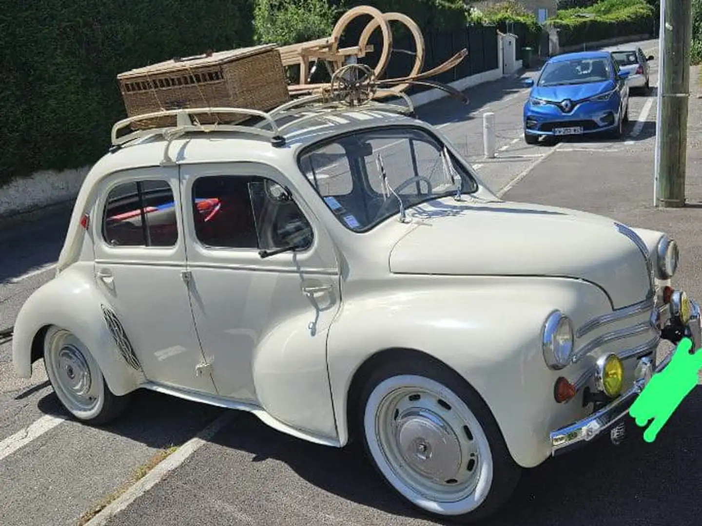 Renault 4cv bijela - 1