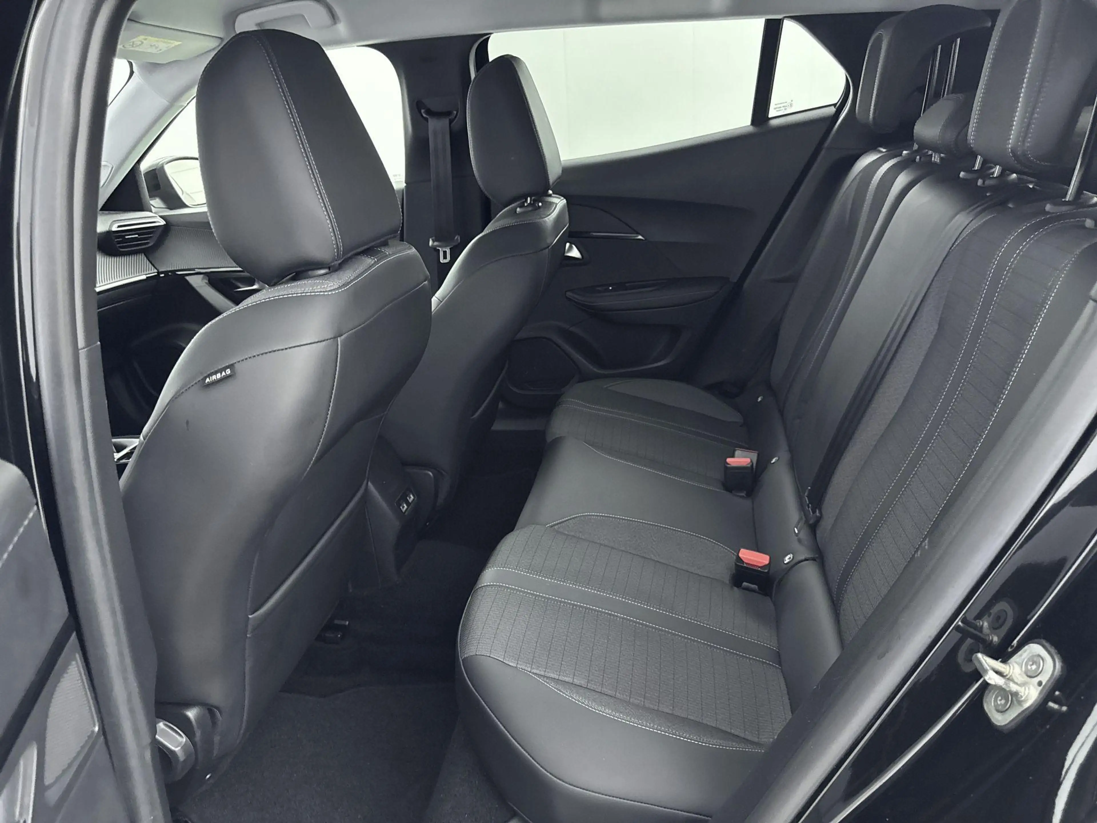 Peugeot 2008 SUV Allure 100pk | Navigatie | Achteruitrijcamera — photo 15