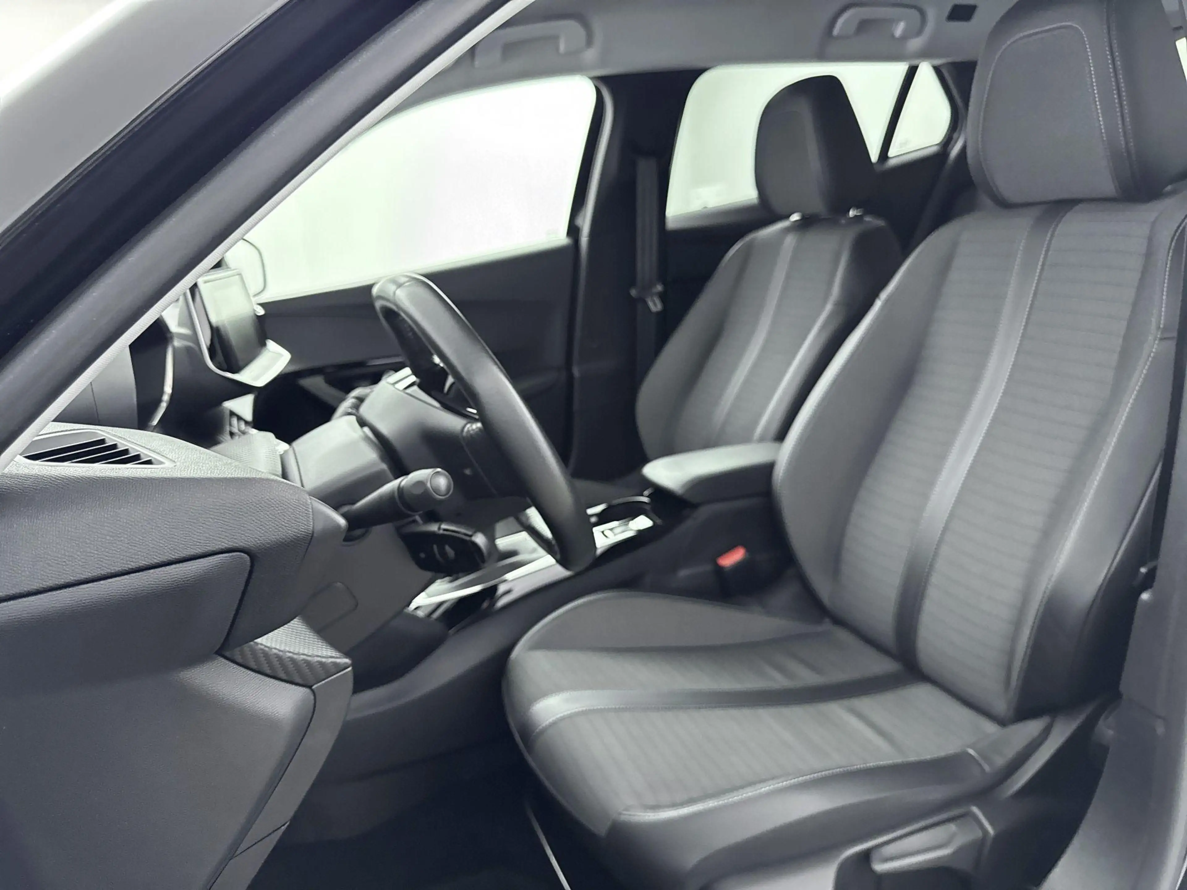 Peugeot 2008 SUV Allure 100pk | Navigatie | Achteruitrijcamera — photo 10