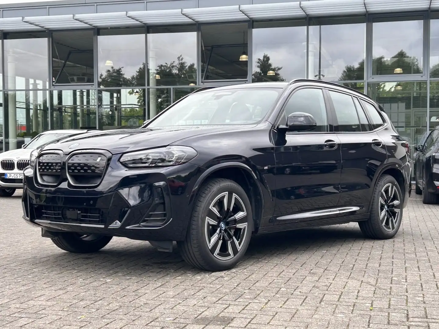 BMW iX3 Inspiring / M Sport / Alarmanlage / DAB Schwarz - 1