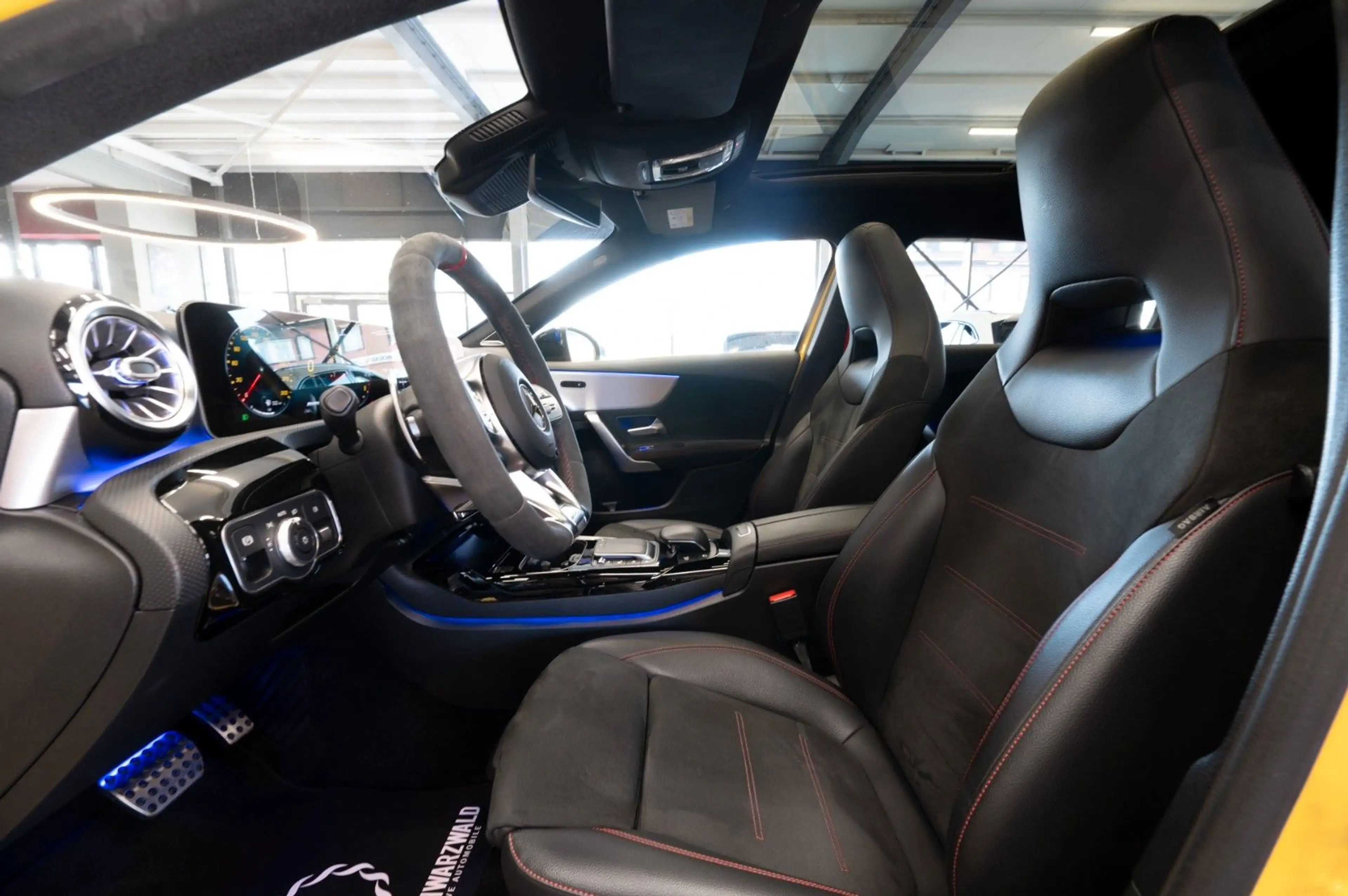 Mercedes-Benz A 45 AMG A45 AMG 4Matic| AERO-PAKET|NIGHT|PANO|ASSISTENZ — photo 12