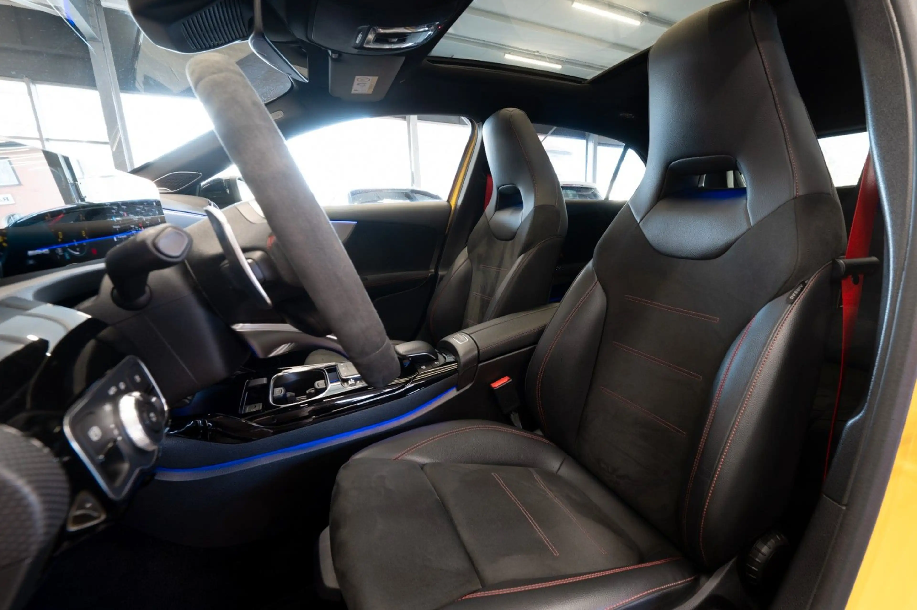 Mercedes-Benz A 45 AMG A45 AMG 4Matic| AERO-PAKET|NIGHT|PANO|ASSISTENZ — photo 14