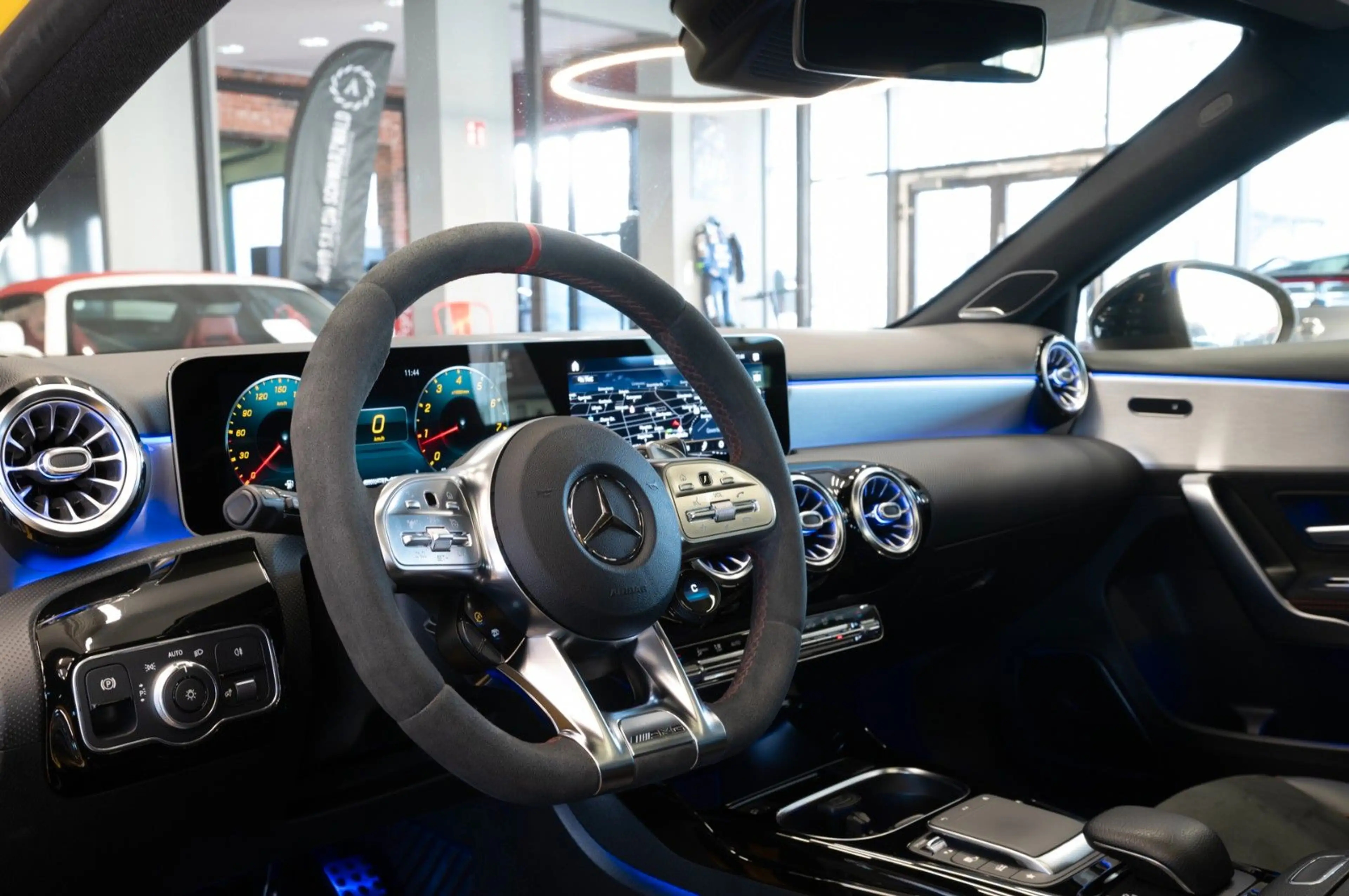 Mercedes-Benz A 45 AMG A45 AMG 4Matic| AERO-PAKET|NIGHT|PANO|ASSISTENZ — photo 11