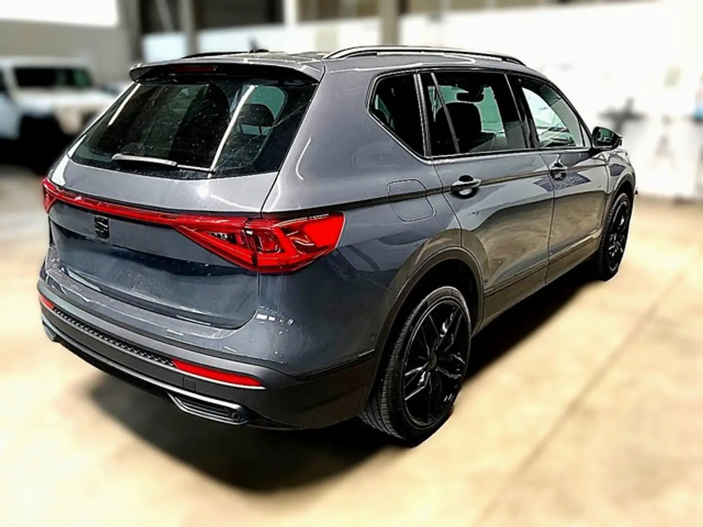 SEAT Tarraco 2.0TDi Style Autom. 7SITZE/Navi/ACC/LED Grijs - 2