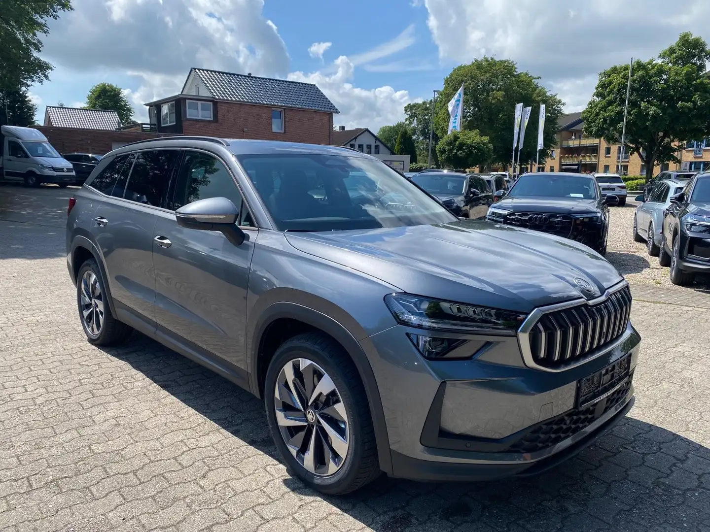 Skoda Kodiaq 2.0TDI 4x4 Sel PANO AHK ACC 7 SITZ 20 Z Grau - 1