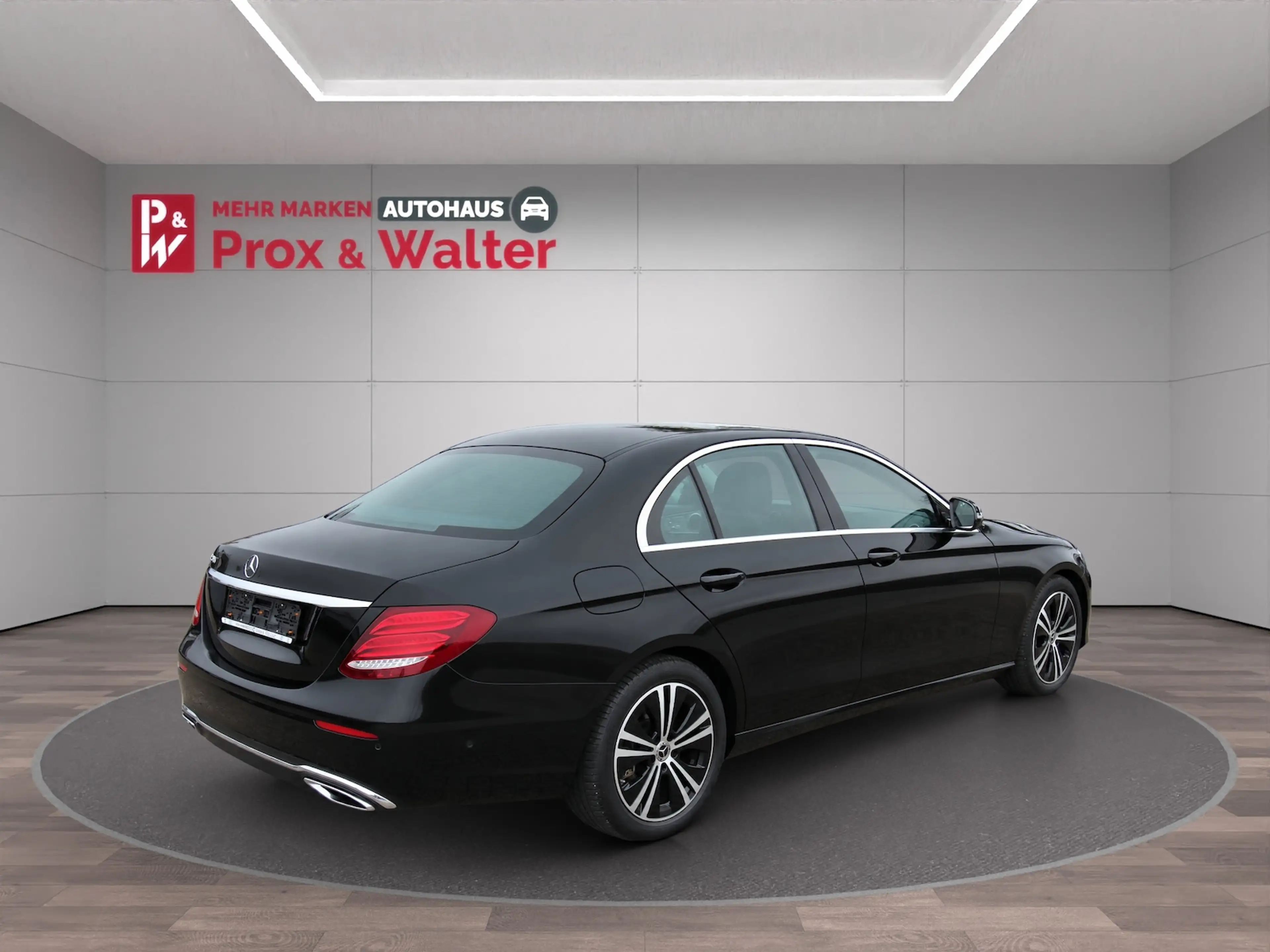Mercedes-Benz E 220 d Avantgarde NAVI+LED+KAMERA+STANDHEIZUNG — photo 6