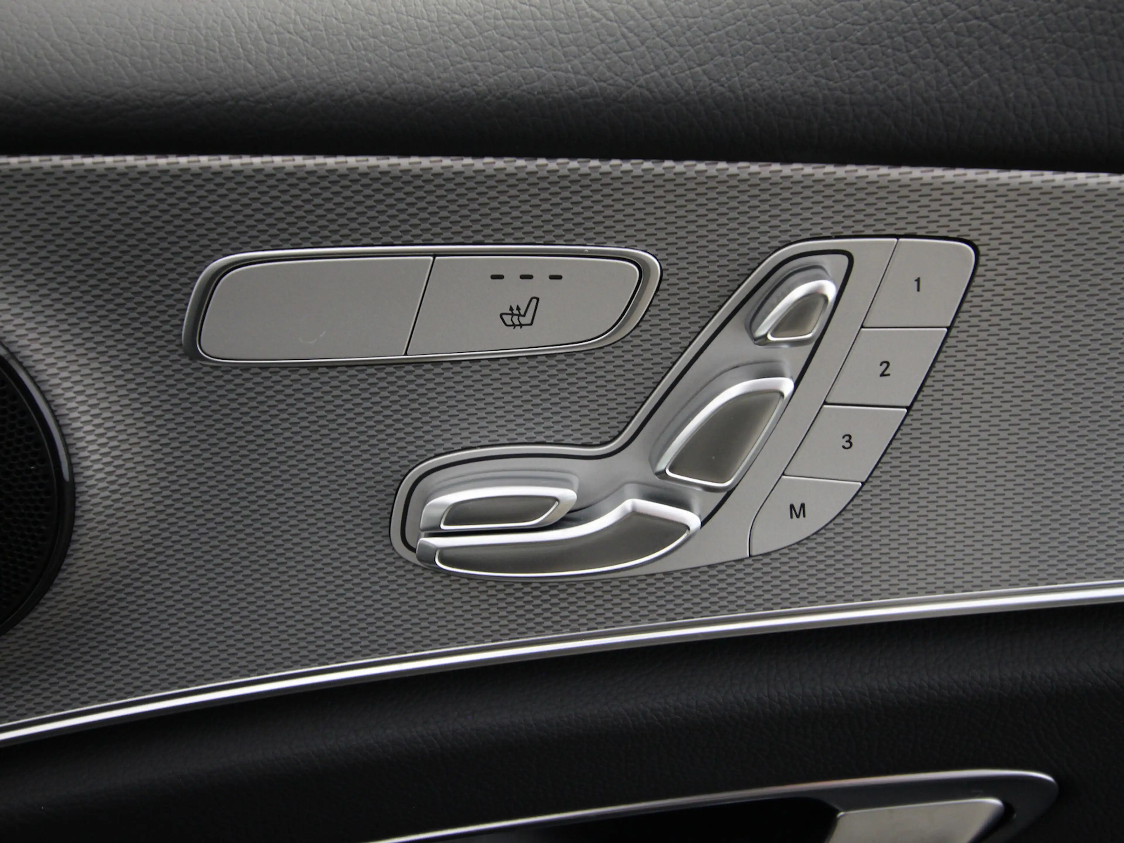 Mercedes-Benz E 220 d Avantgarde NAVI+LED+KAMERA+STANDHEIZUNG — photo 24