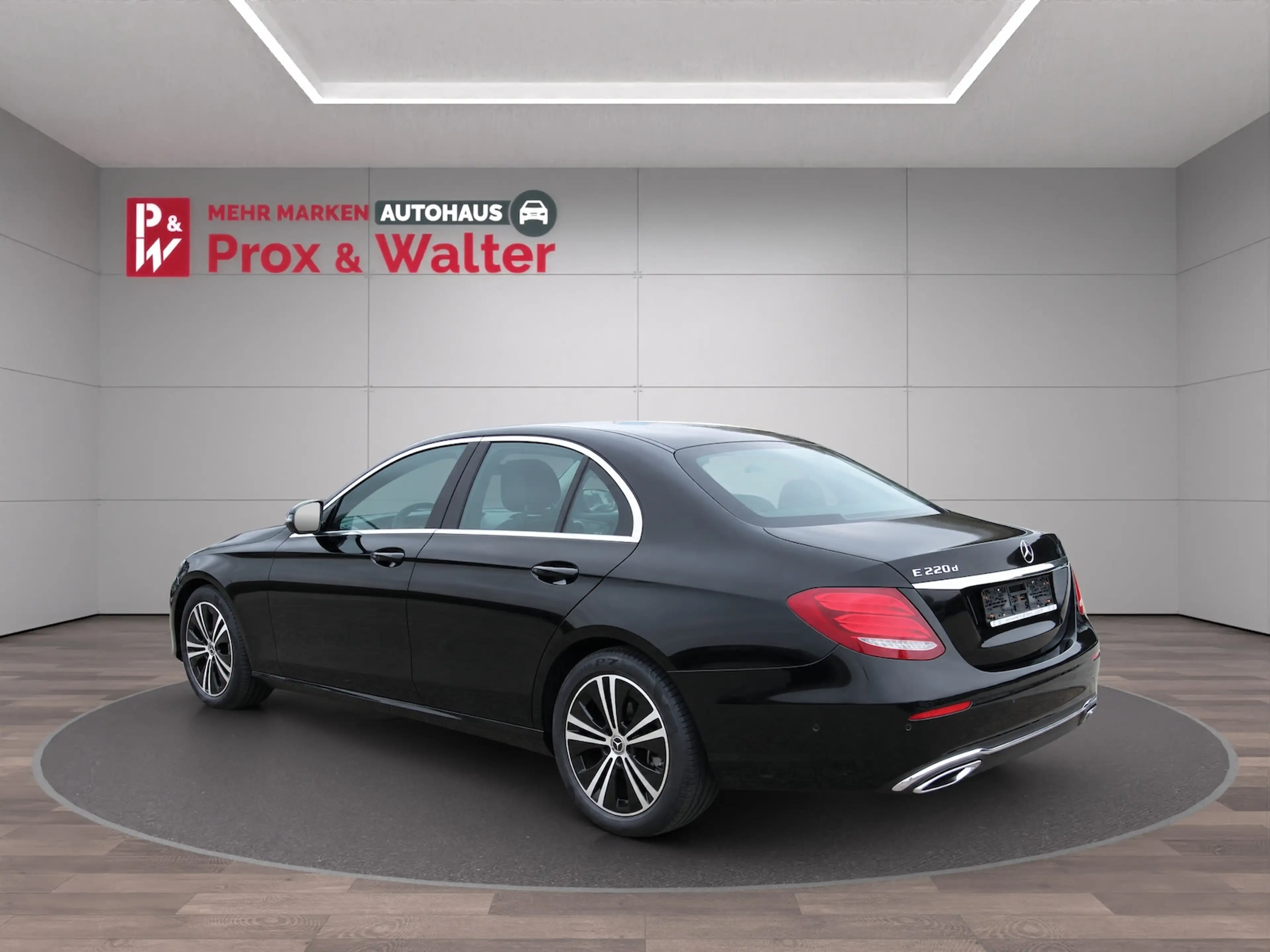 Mercedes-Benz E 220 d Avantgarde NAVI+LED+KAMERA+STANDHEIZUNG — photo 4