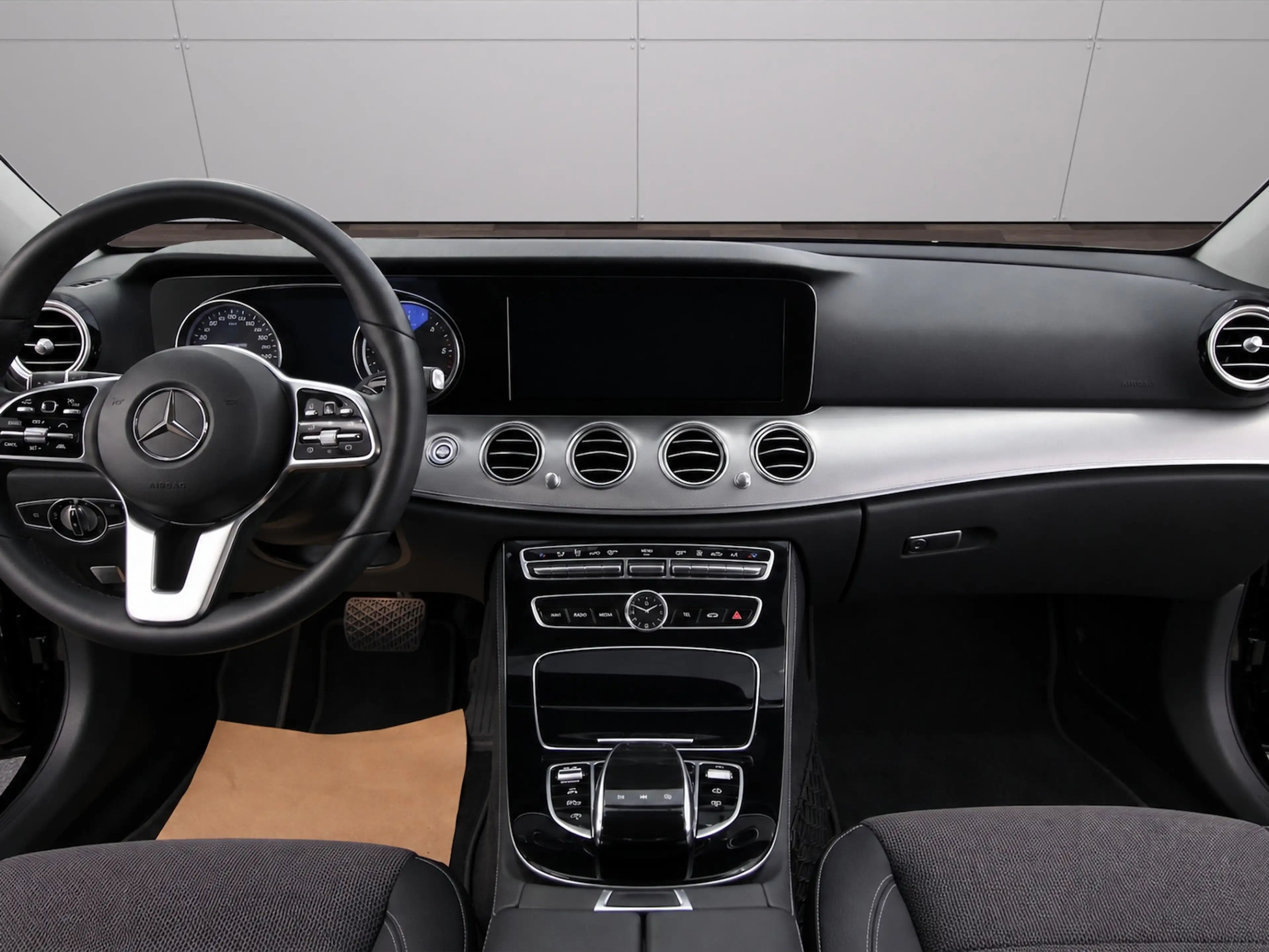 Mercedes-Benz E 220 d Avantgarde NAVI+LED+KAMERA+STANDHEIZUNG — photo 12