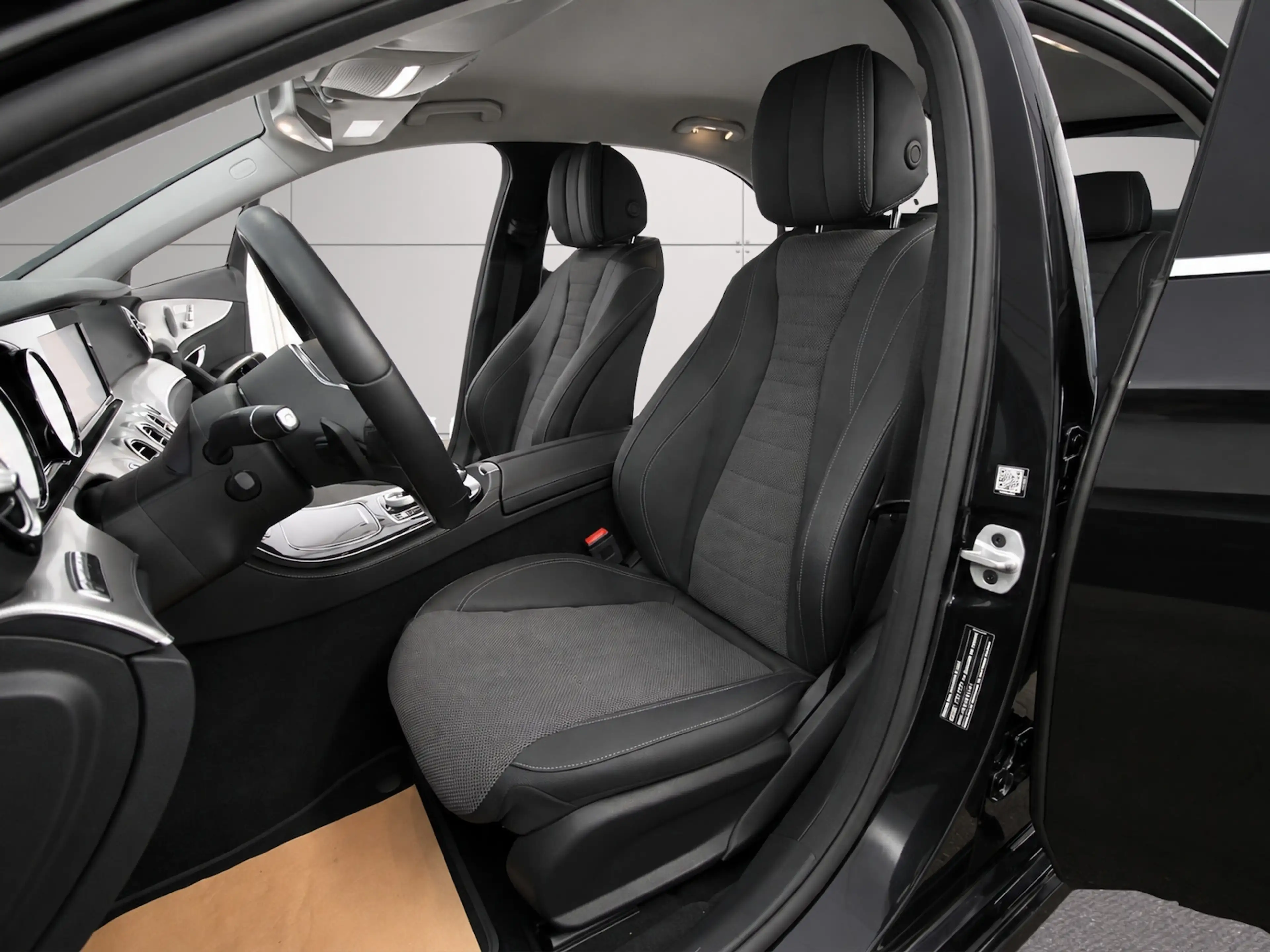 Mercedes-Benz E 220 d Avantgarde NAVI+LED+KAMERA+STANDHEIZUNG — photo 10