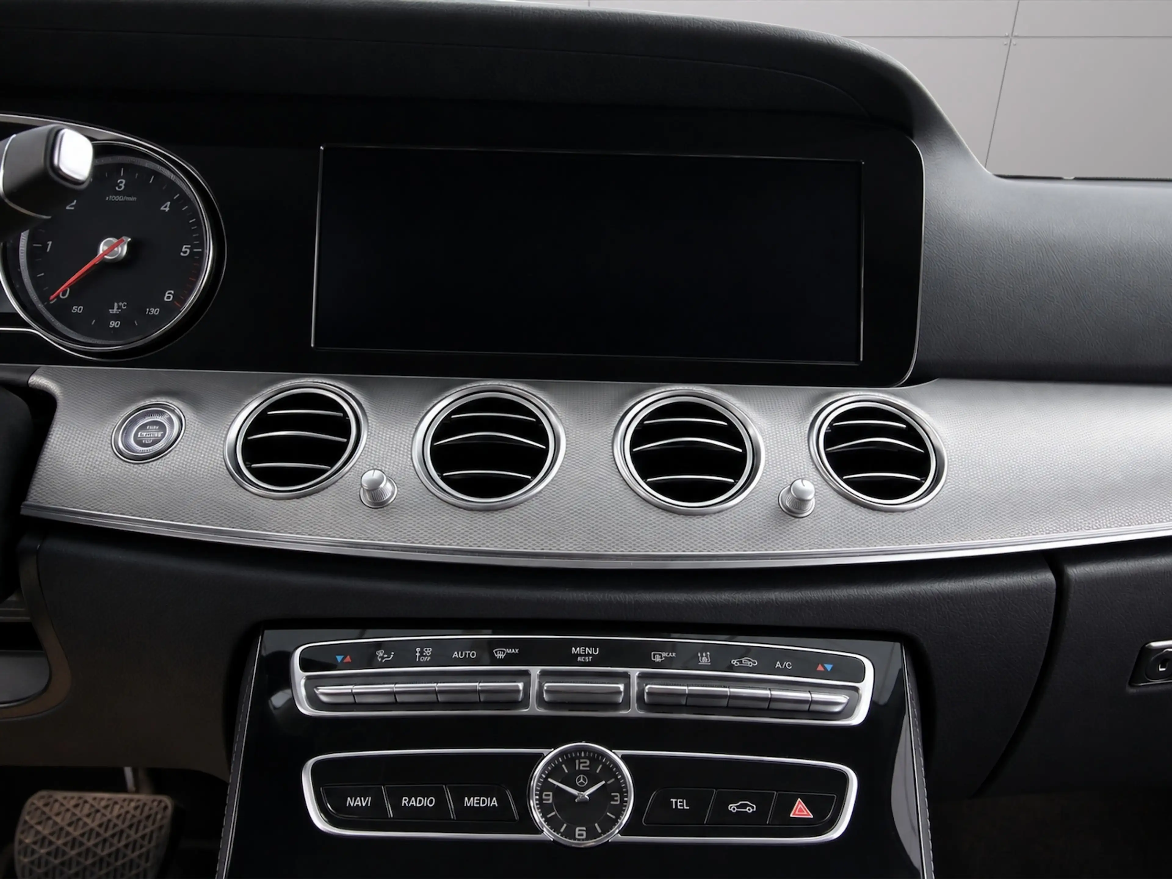Mercedes-Benz E 220 d Avantgarde NAVI+LED+KAMERA+STANDHEIZUNG — photo 13