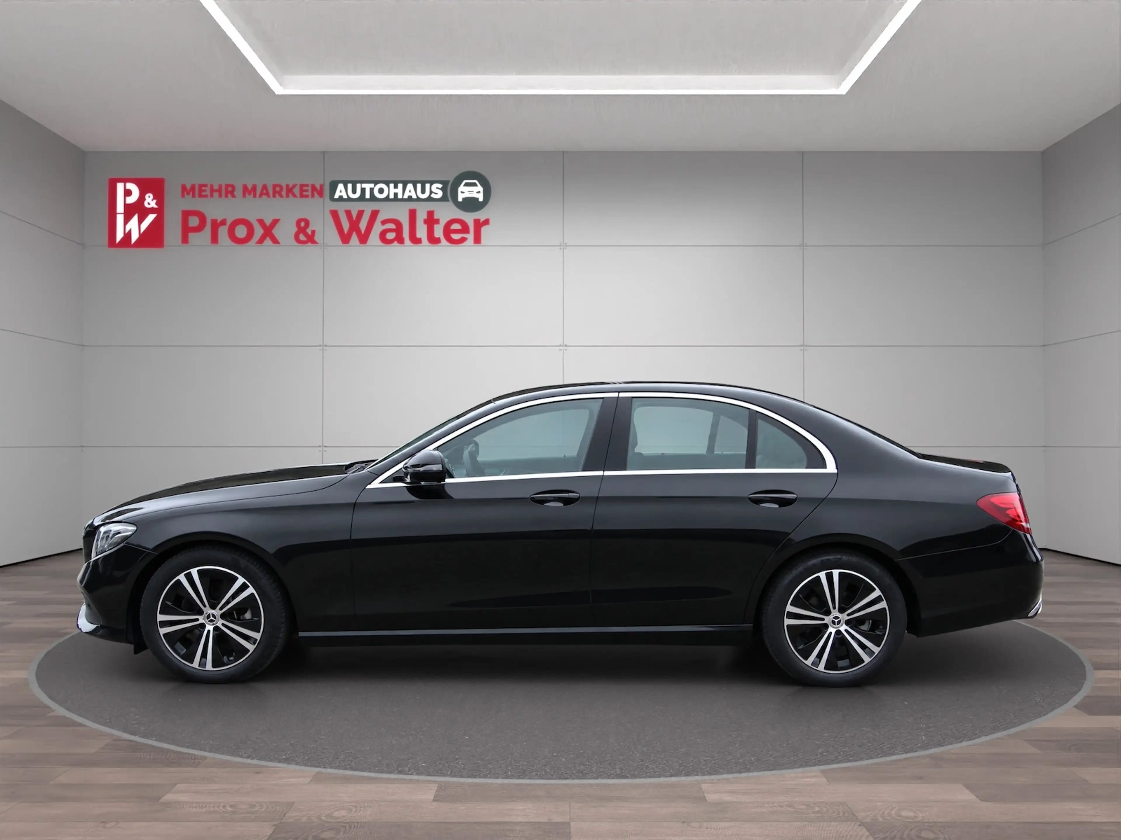 Mercedes-Benz E 220 d Avantgarde NAVI+LED+KAMERA+STANDHEIZUNG — photo 3