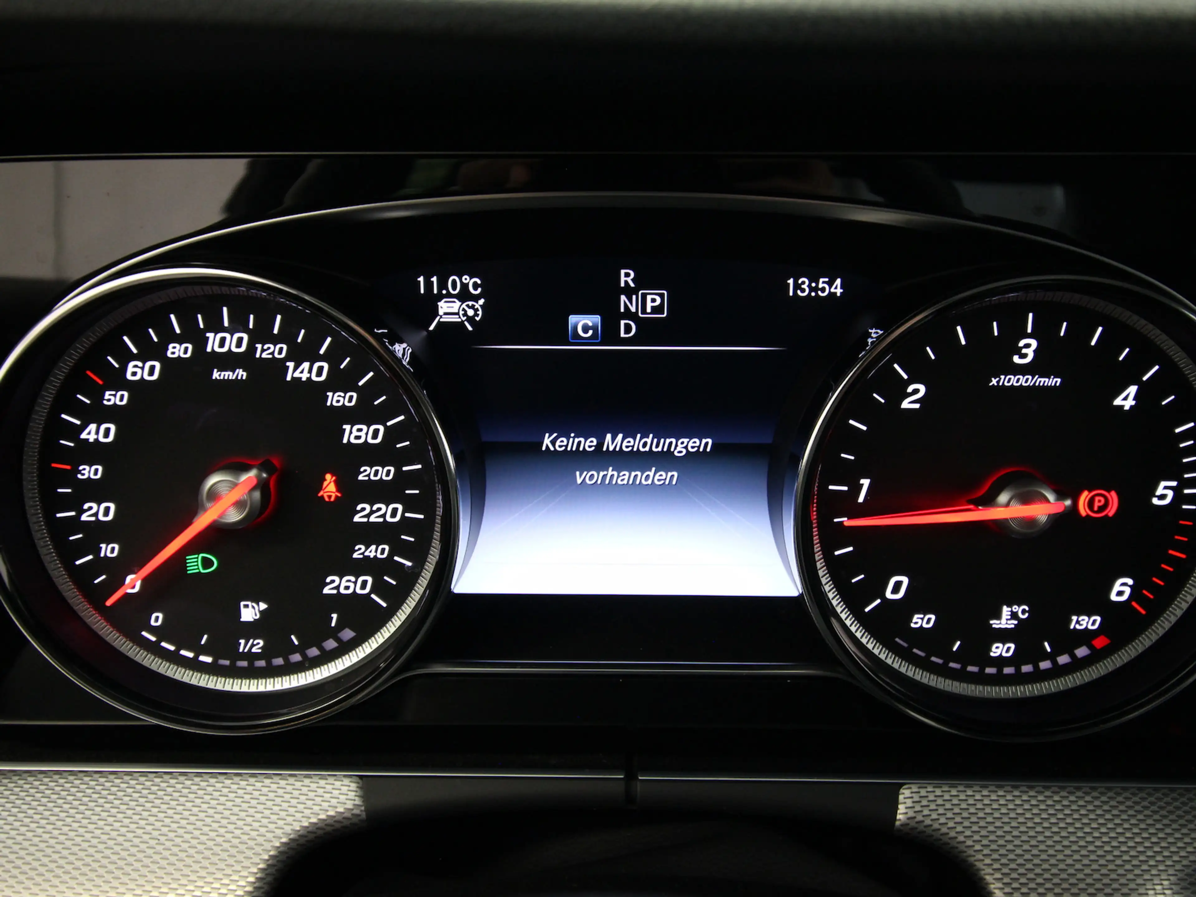 Mercedes-Benz E 220 d Avantgarde NAVI+LED+KAMERA+STANDHEIZUNG — photo 22